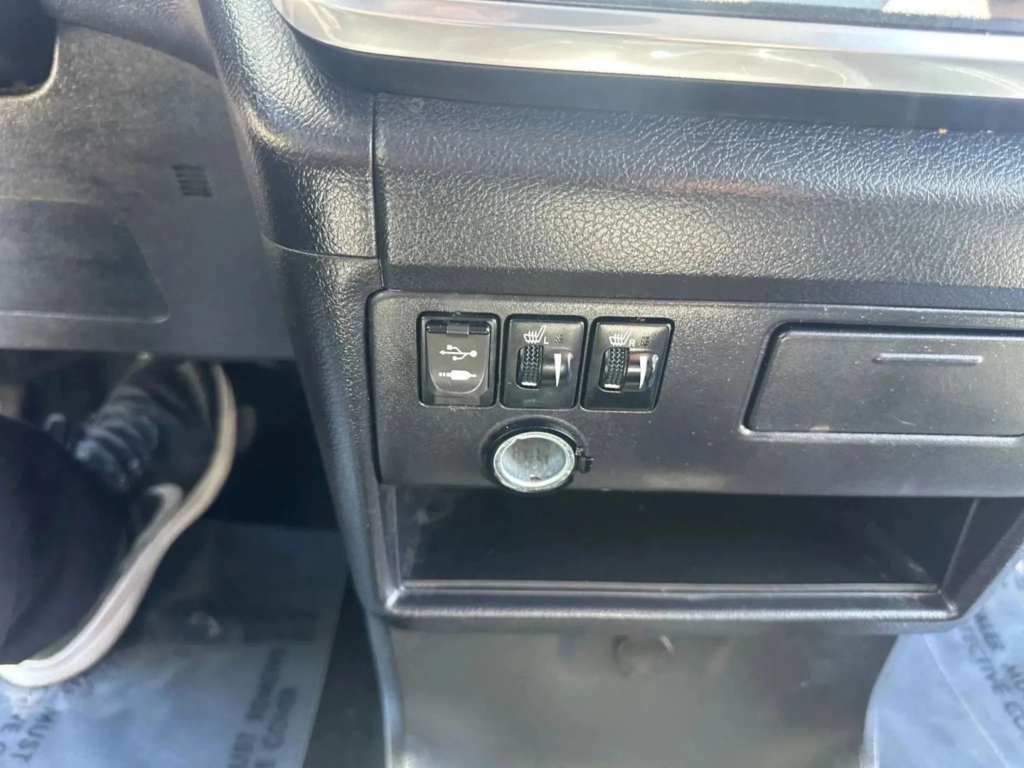2015 Toyota Sienna SE - Photo 26