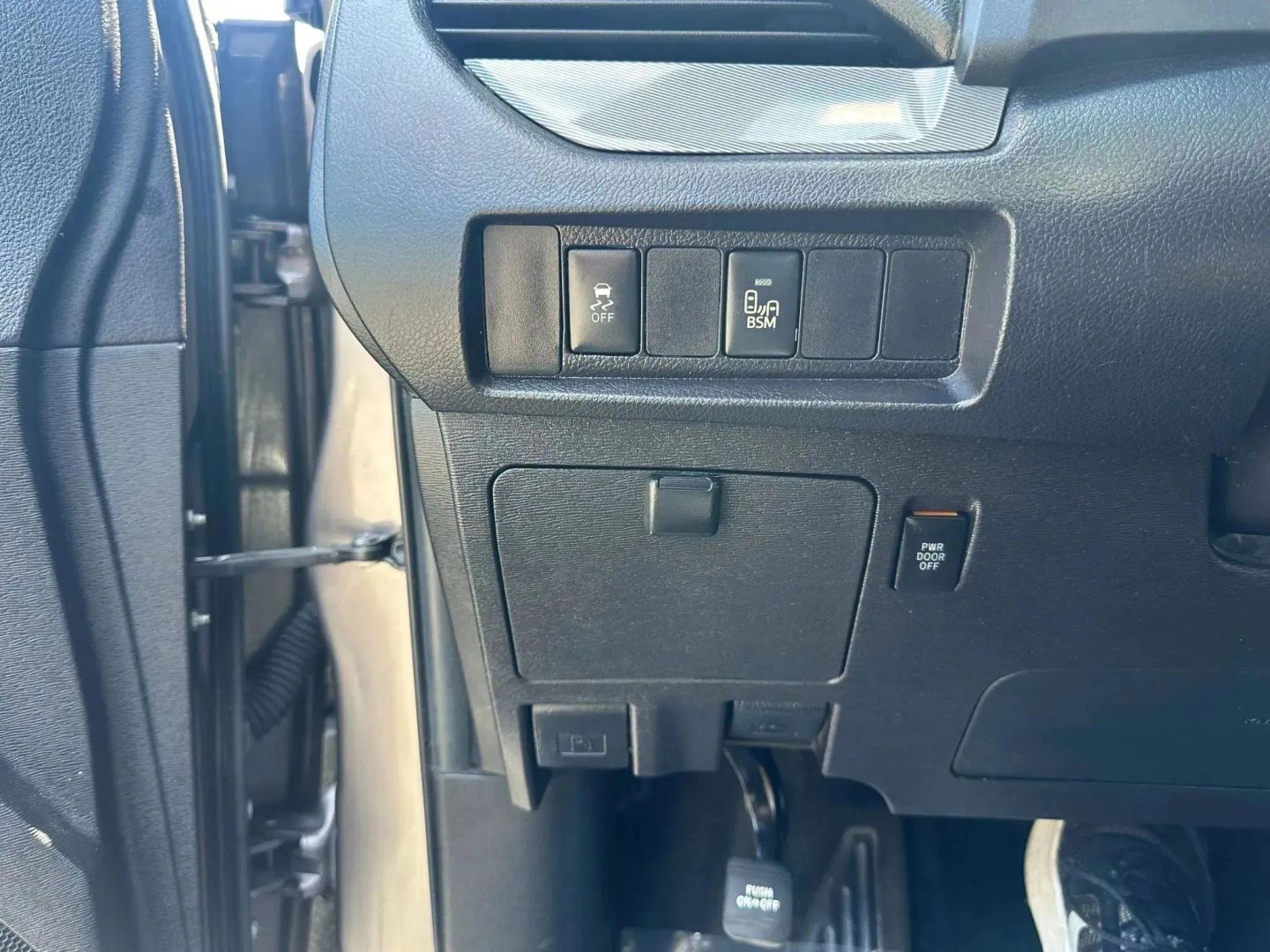 2015 Toyota Sienna SE - Photo 28