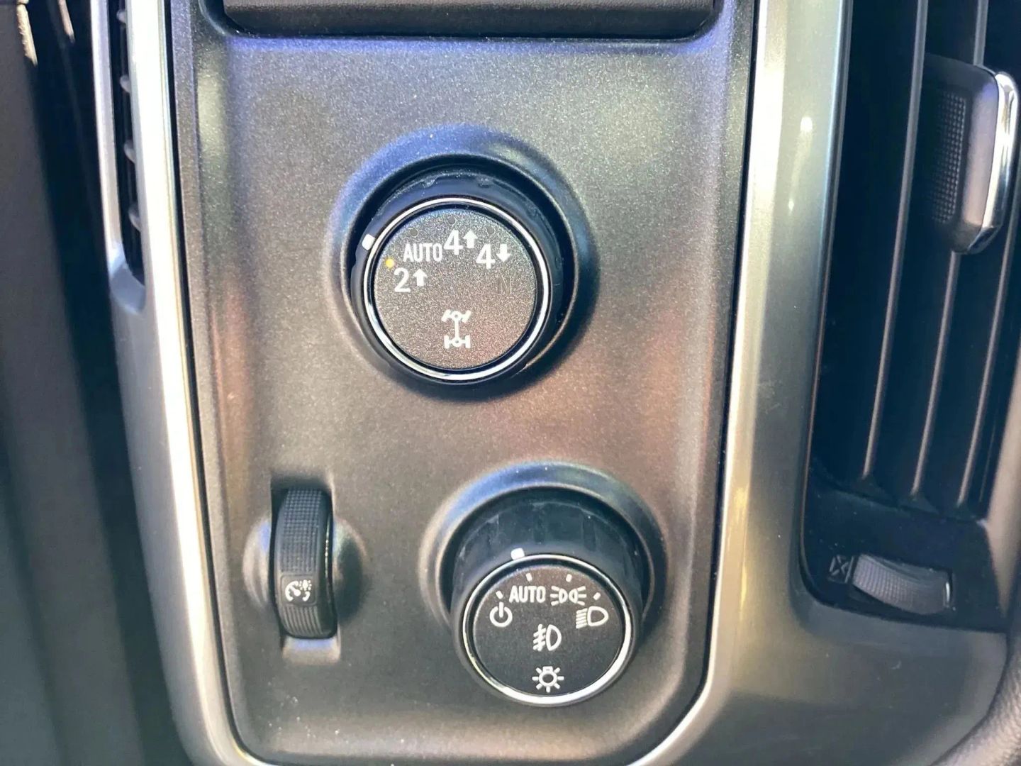 2018 Chevrolet Silverado 1500 LTZ - Photo 37