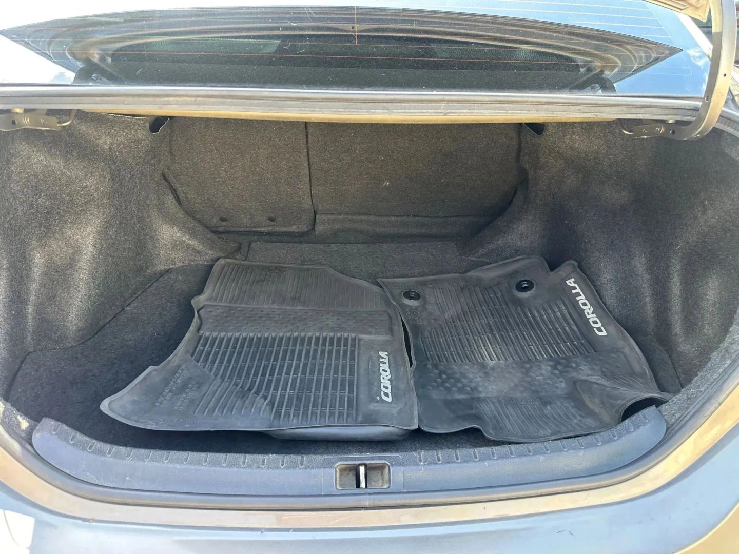 Photo 15 of this Toyota Corolla