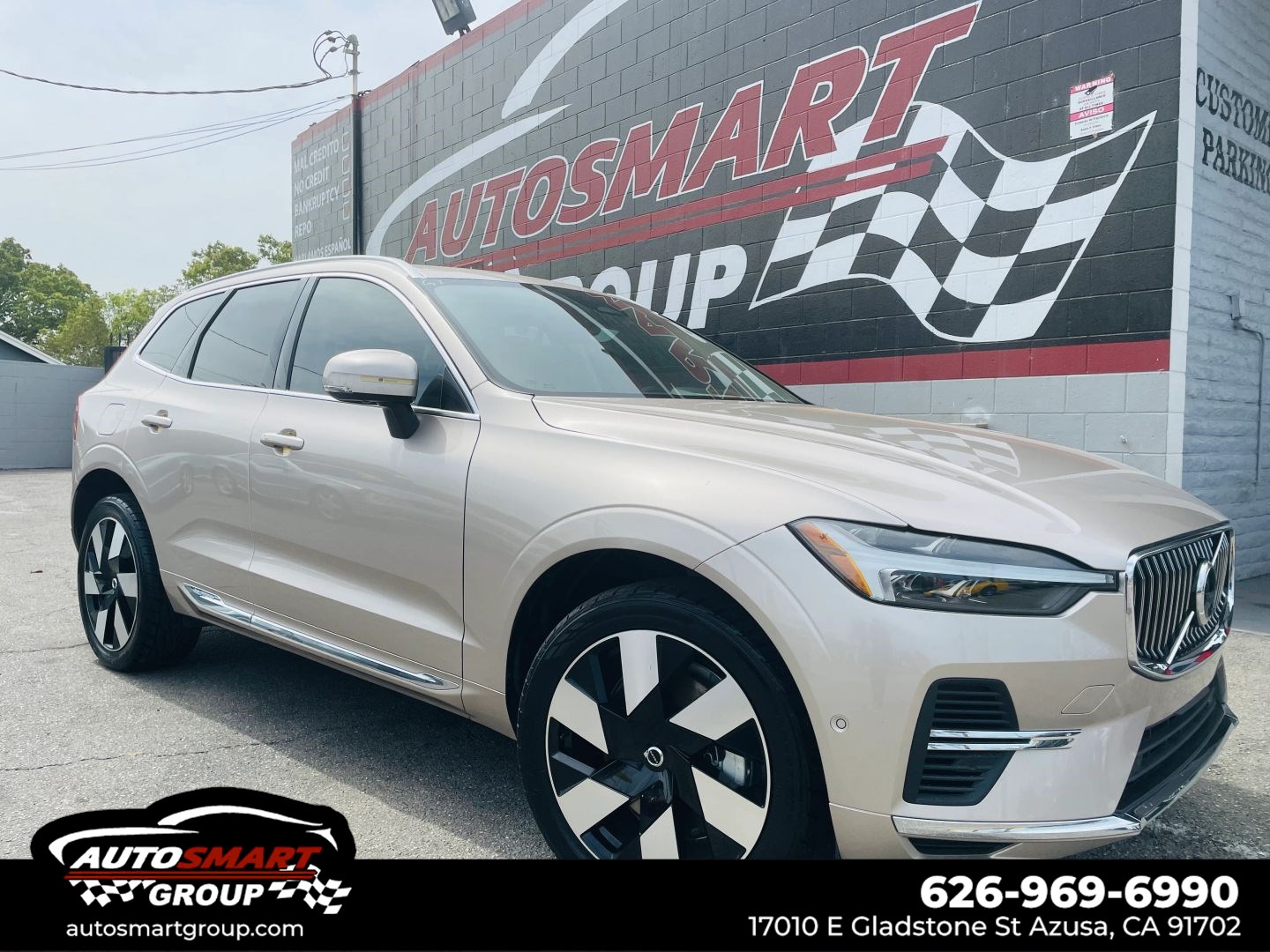 2023 Volvo XC60 Recharge Plug-In Hybrid Ultimate Bright Theme