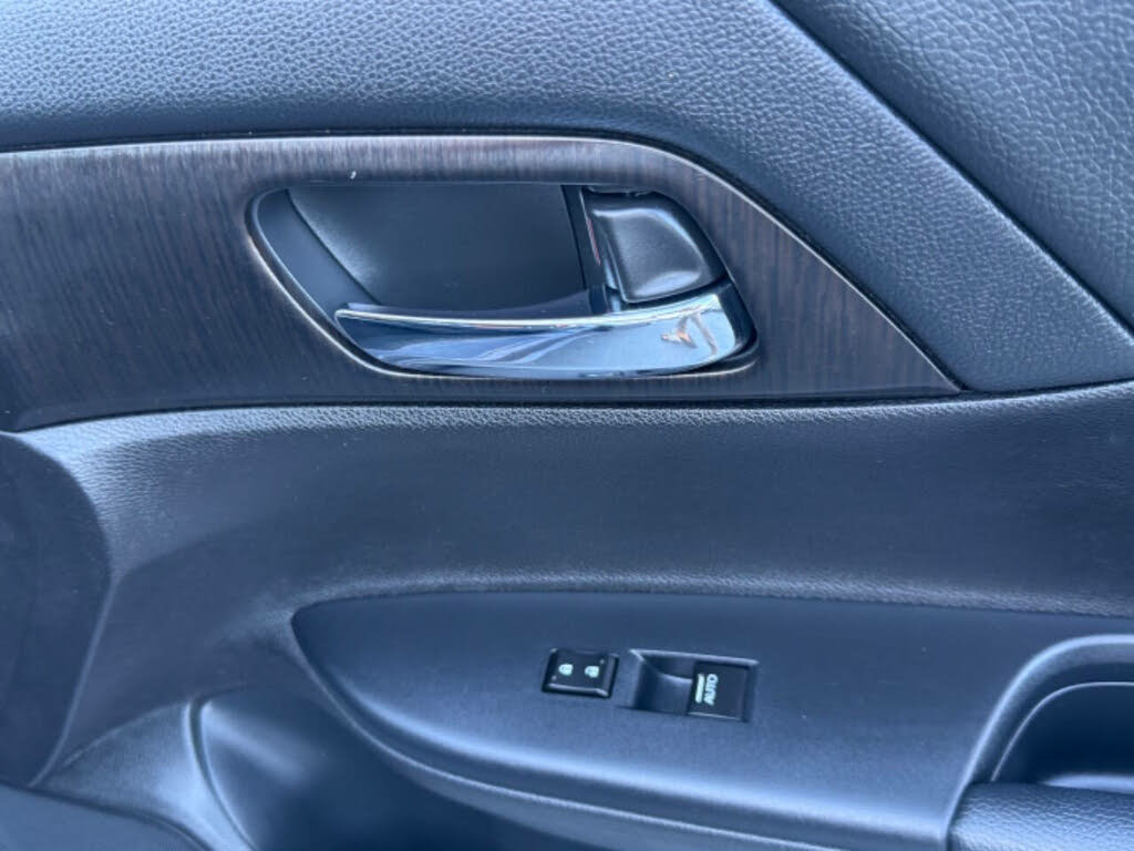 2013 Honda Accord EX-L photo 46