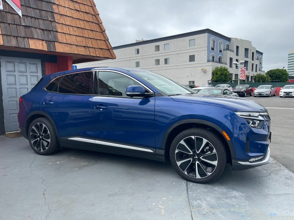 2023 Vinfast VF 8 photo 4
