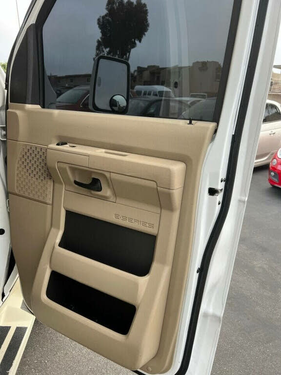 2014 Ford E-350 photo 18