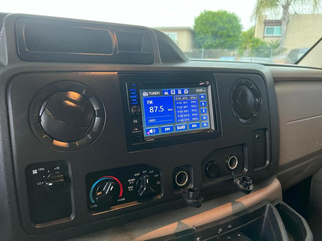 2014 Ford E-350 photo 23