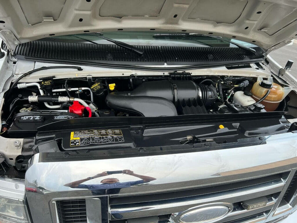 2014 Ford E-350 photo 25
