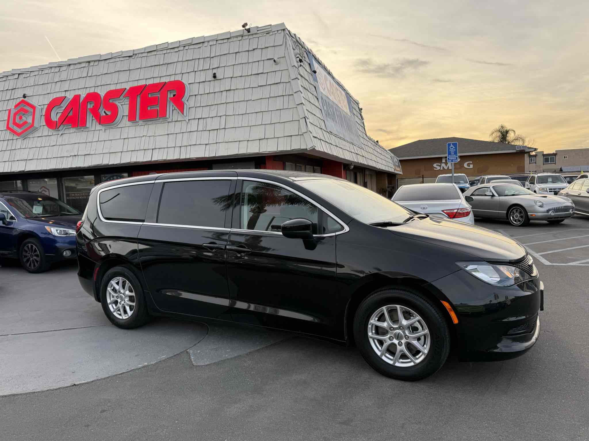 2023 Chrysler Voyager LX photo 4