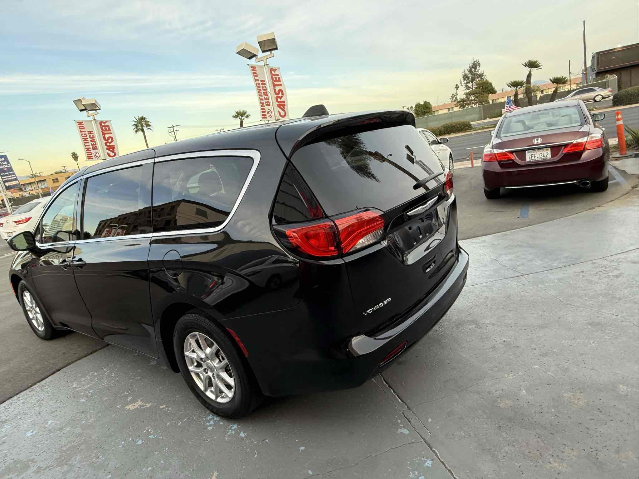 2023 Chrysler Voyager LX photo 7