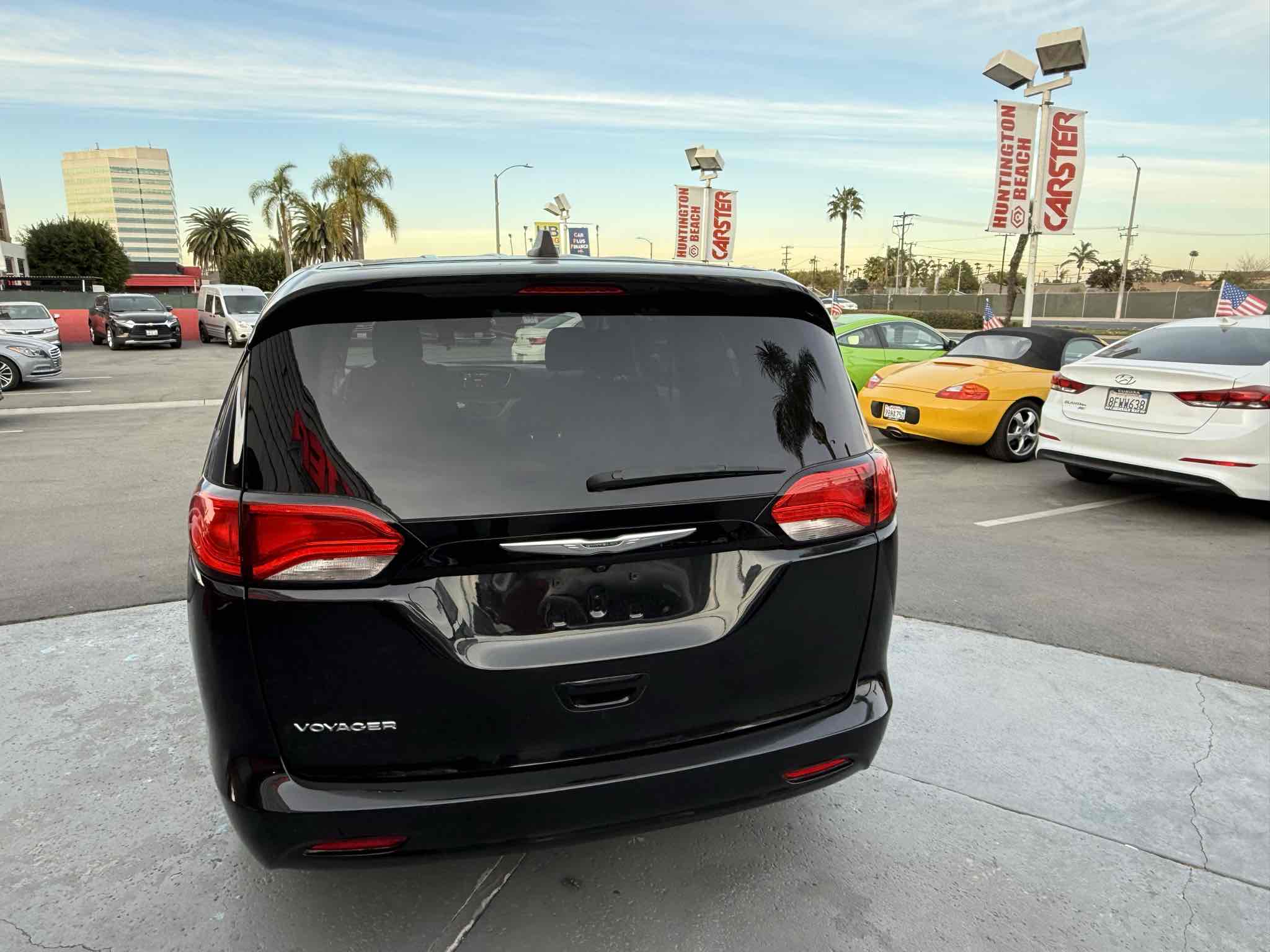 2023 Chrysler Voyager LX photo 3