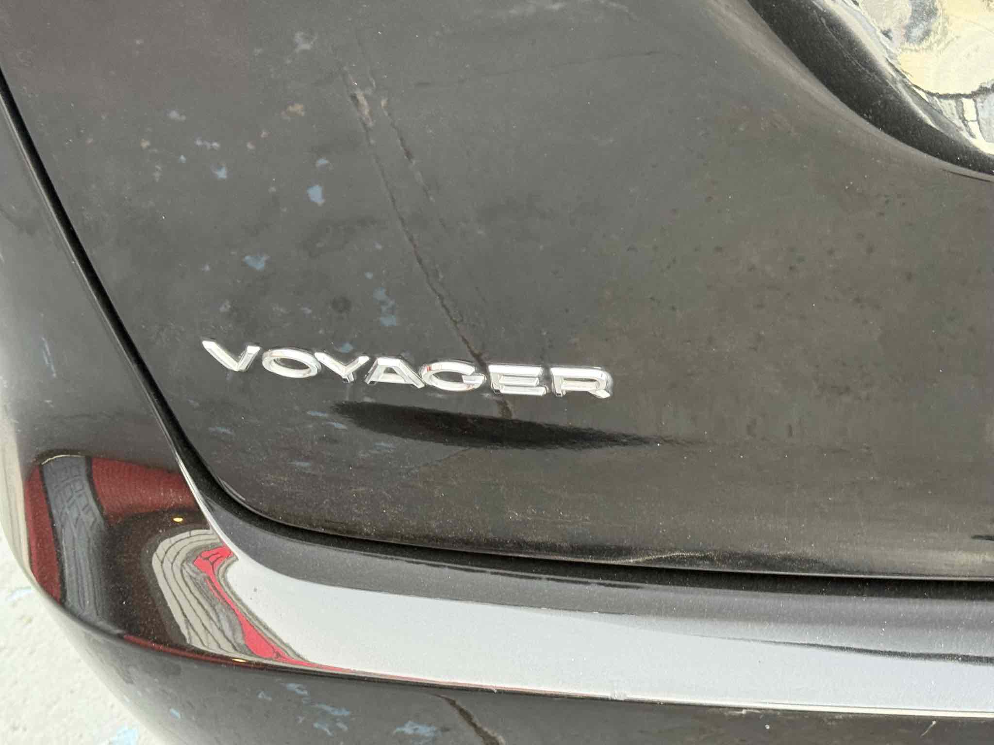 2023 Chrysler Voyager LX photo 9