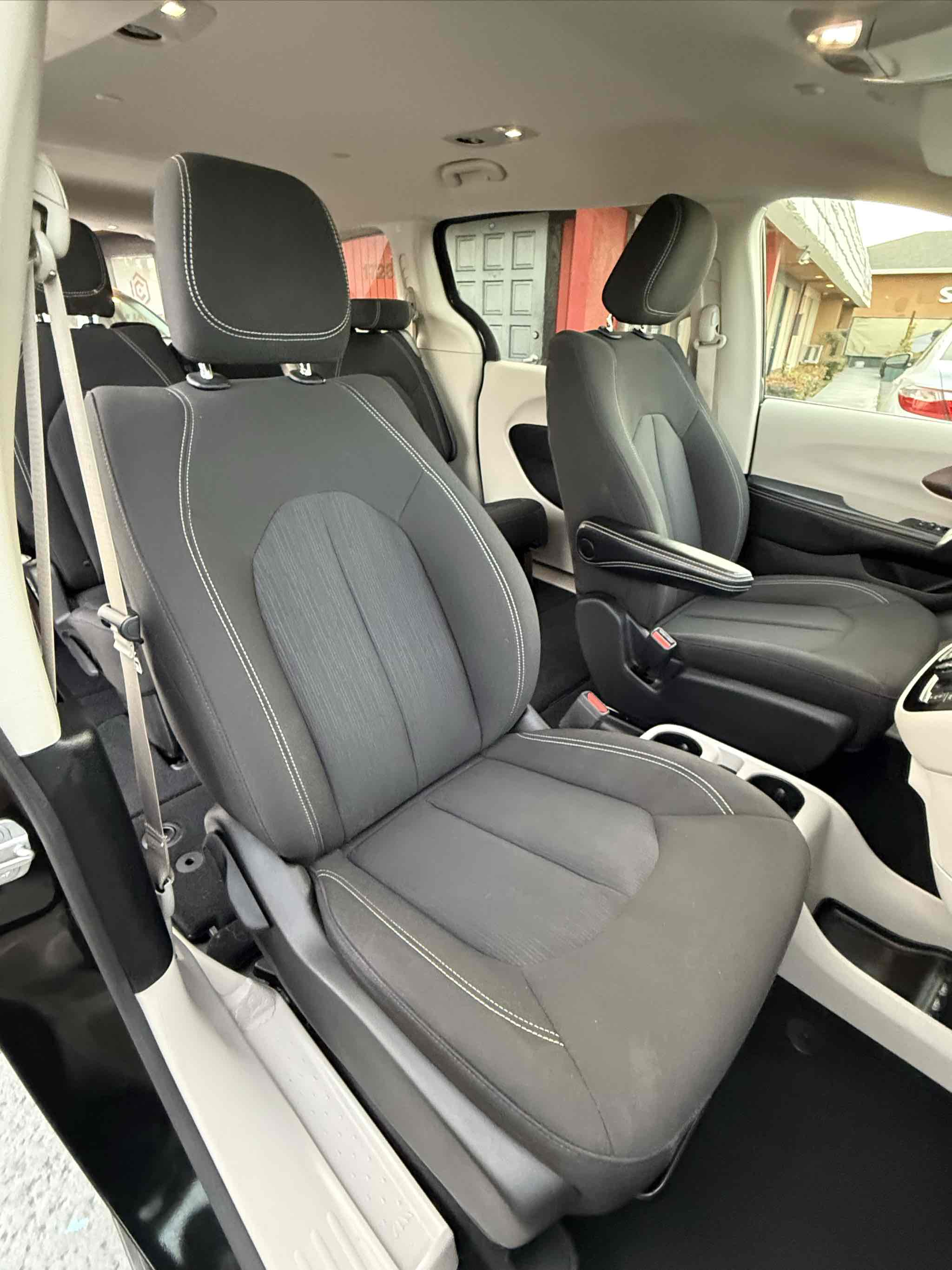 2023 Chrysler Voyager LX photo 16