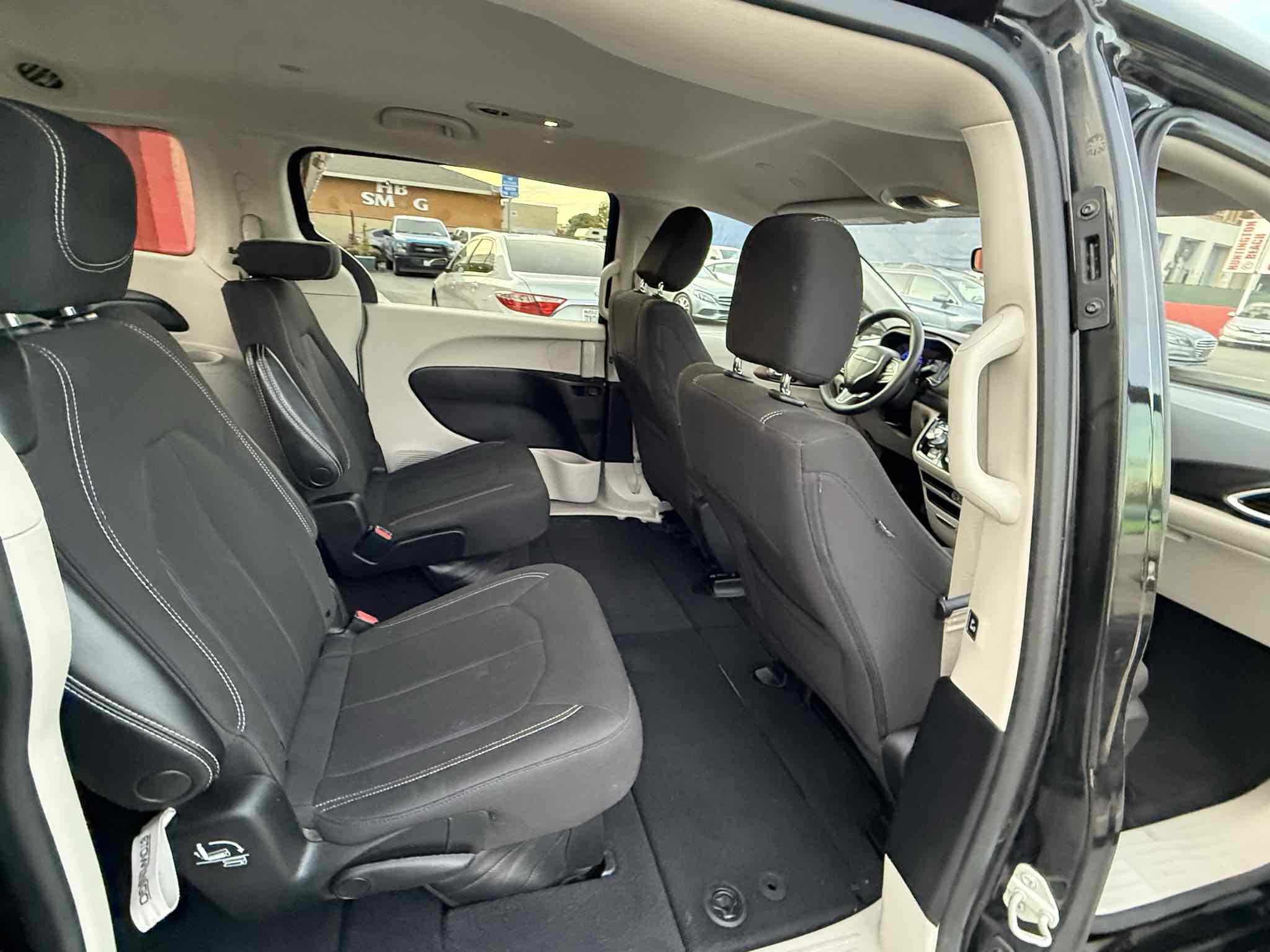 2023 Chrysler Voyager LX photo 23