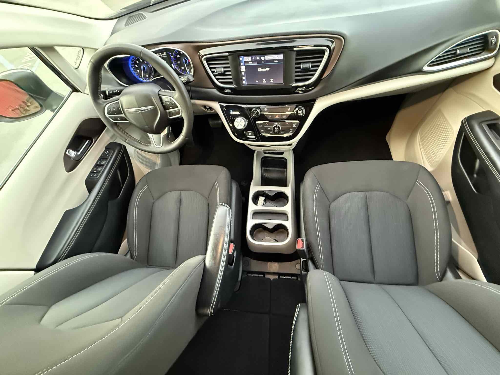 2023 Chrysler Voyager LX photo 25