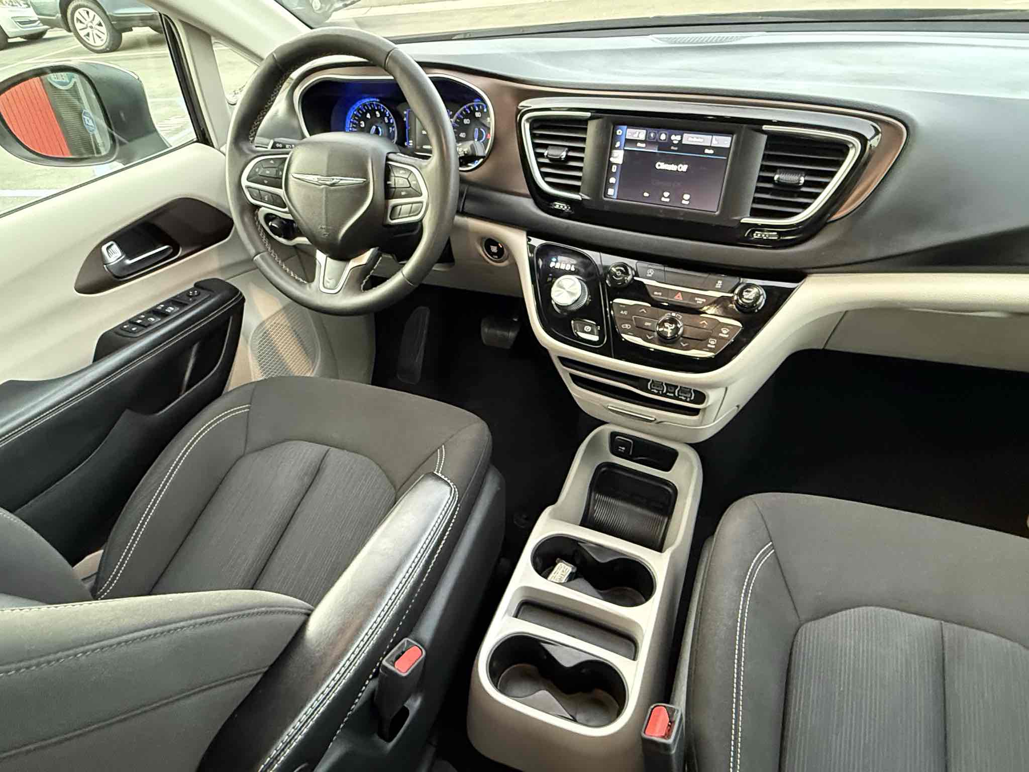 2023 Chrysler Voyager LX photo 26