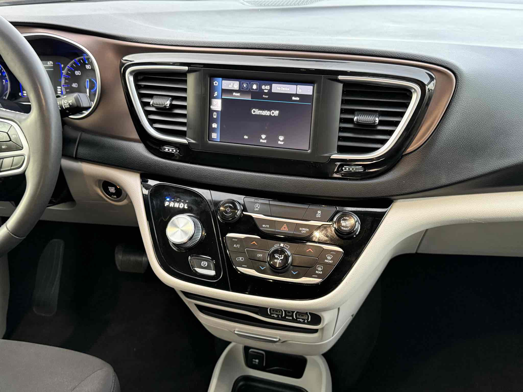 2023 Chrysler Voyager LX photo 28