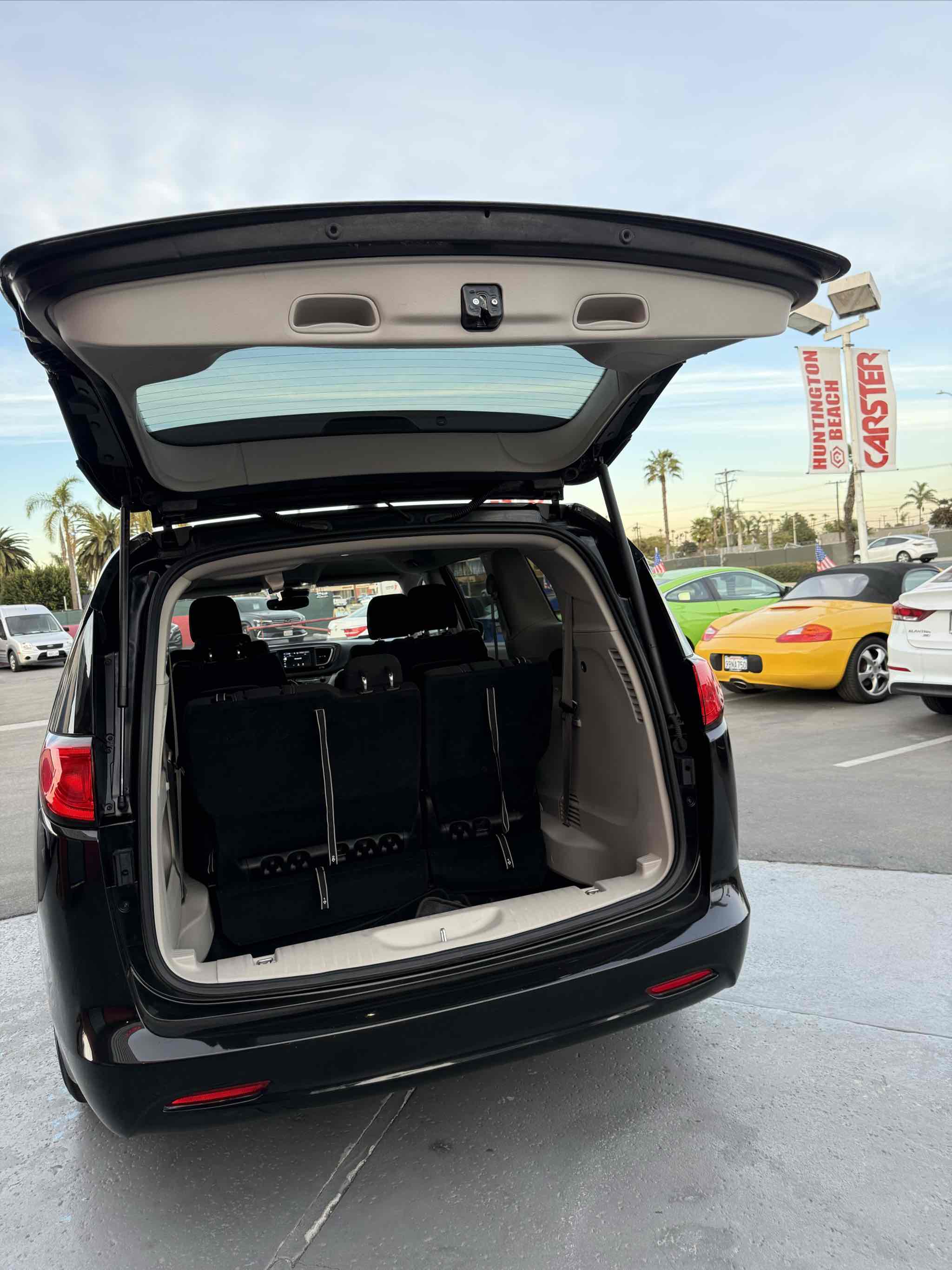 2023 Chrysler Voyager LX photo 31