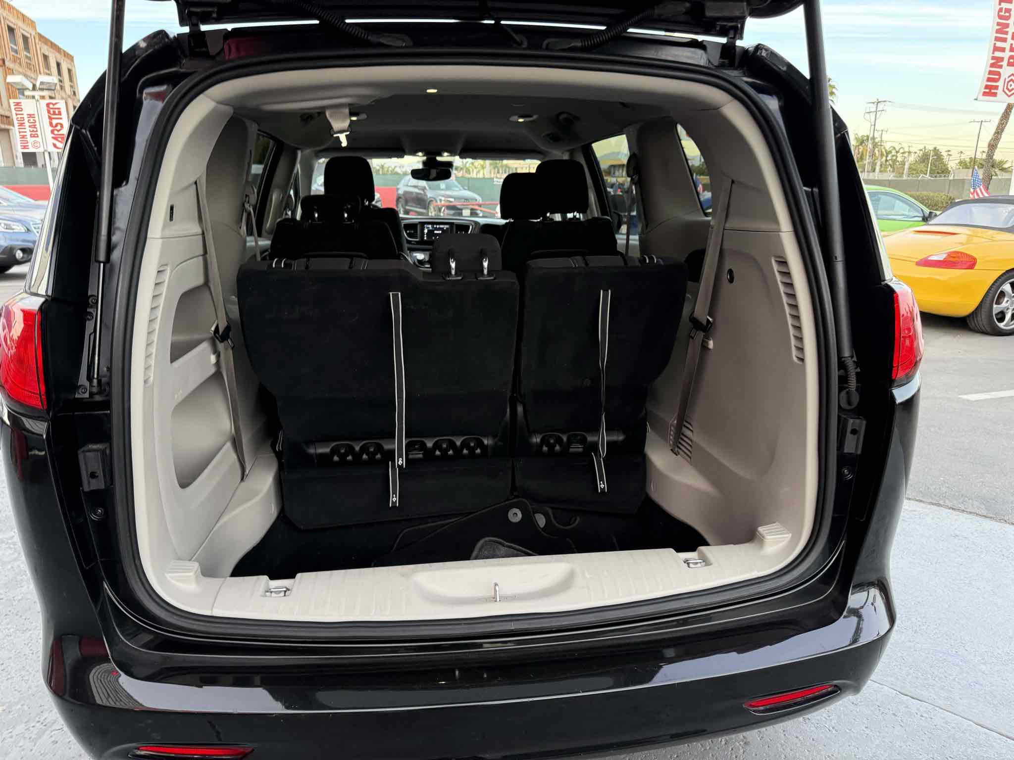 2023 Chrysler Voyager LX photo 33