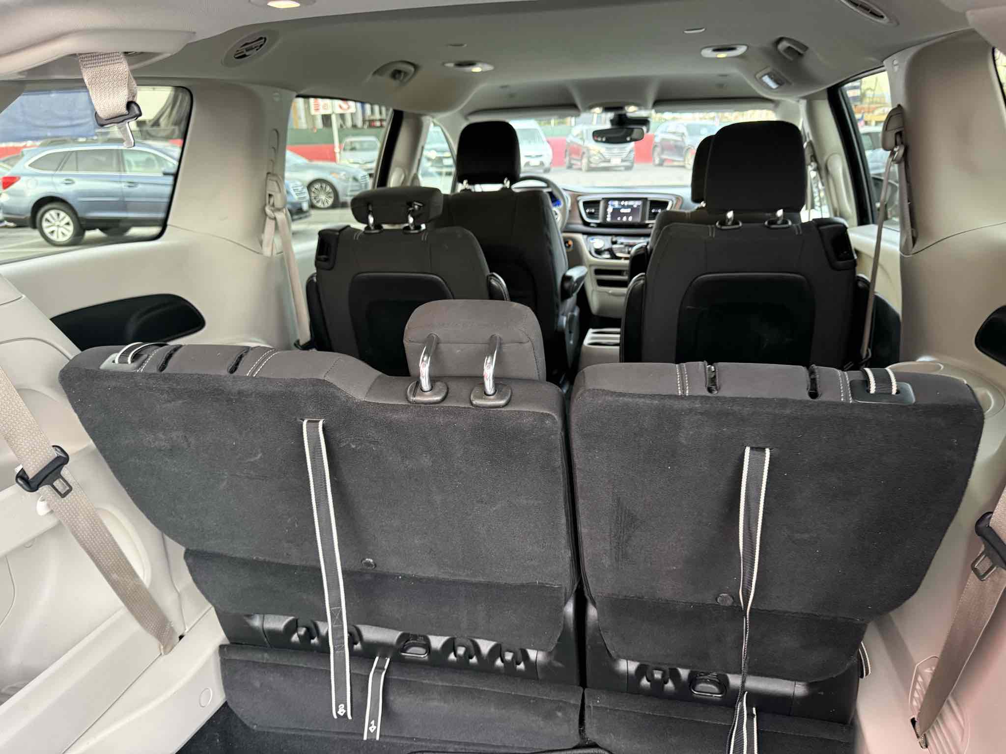 2023 Chrysler Voyager LX photo 34