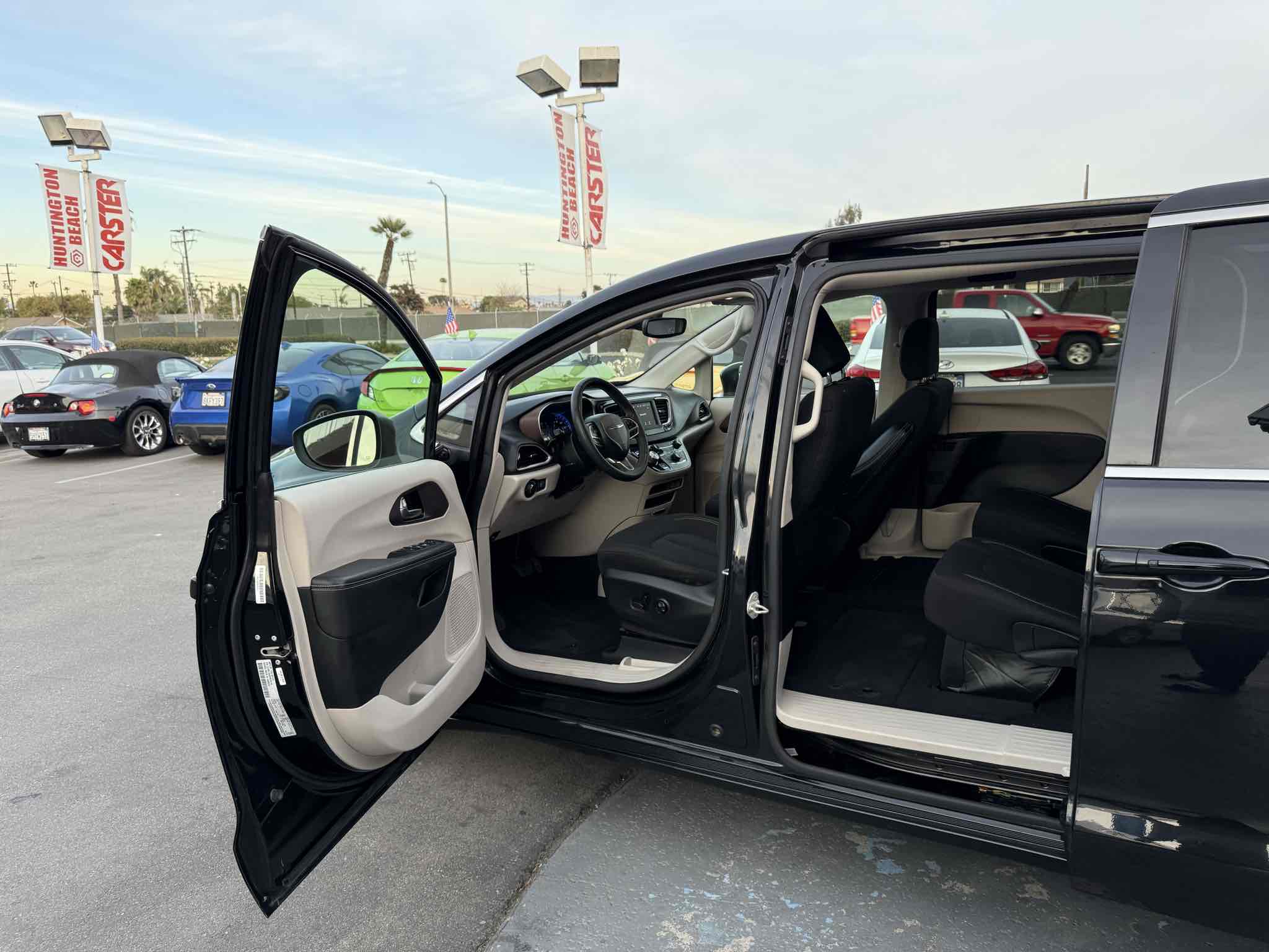 2023 Chrysler Voyager LX photo 39