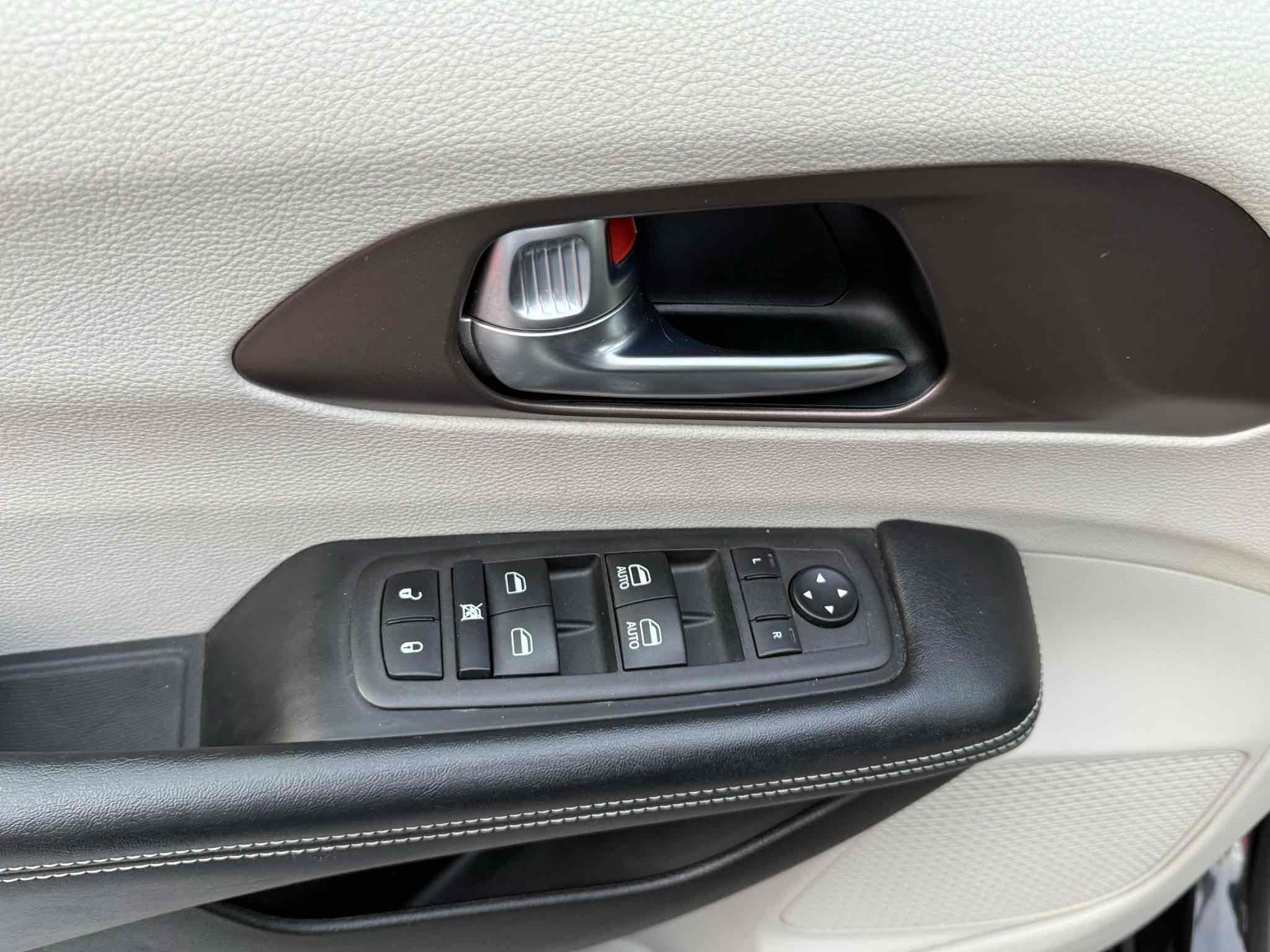 2023 Chrysler Voyager LX photo 42