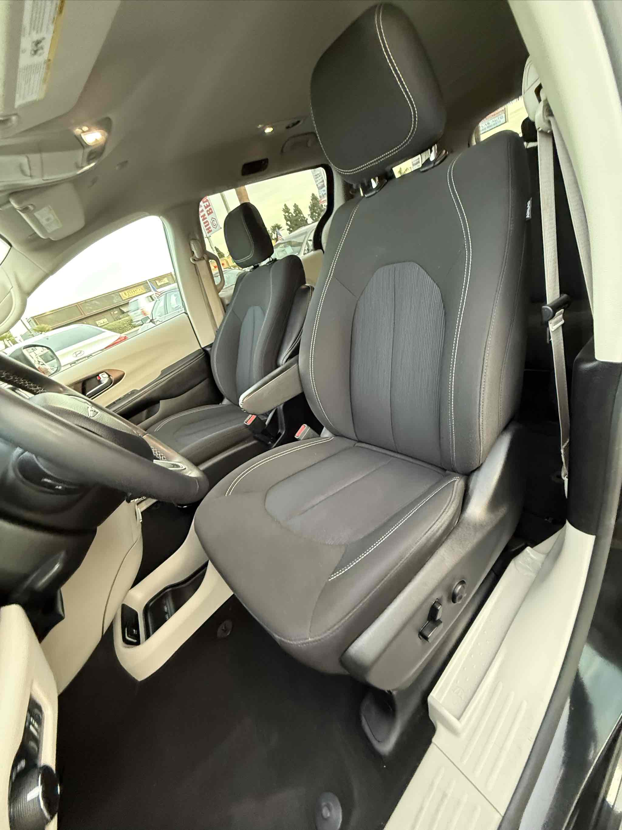2023 Chrysler Voyager LX photo 44