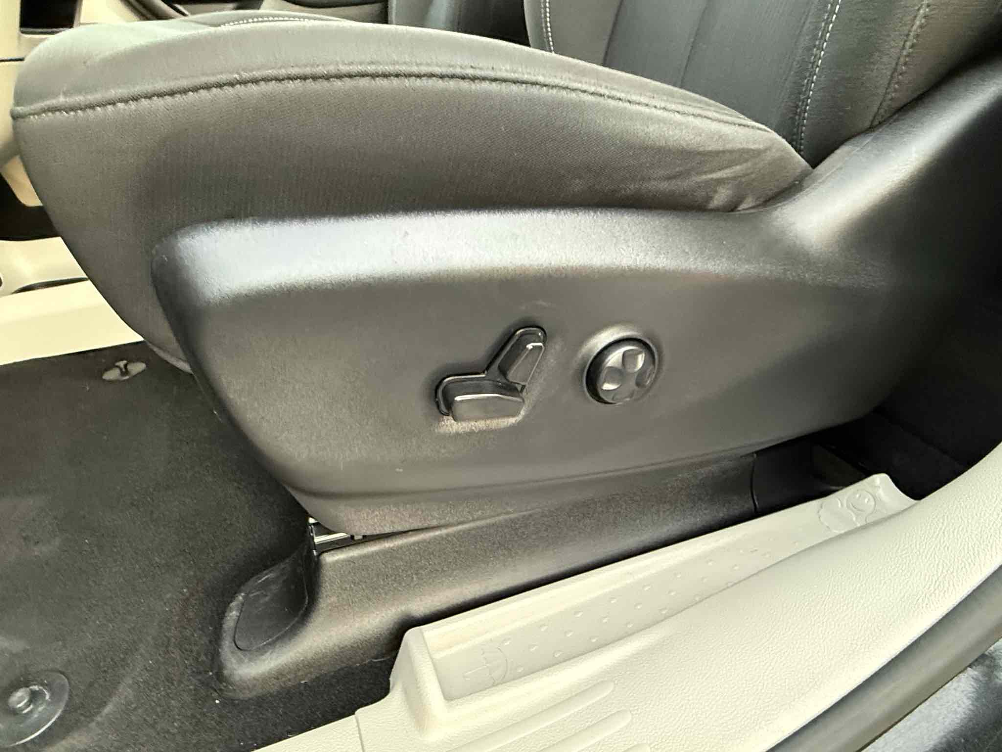 2023 Chrysler Voyager LX photo 45
