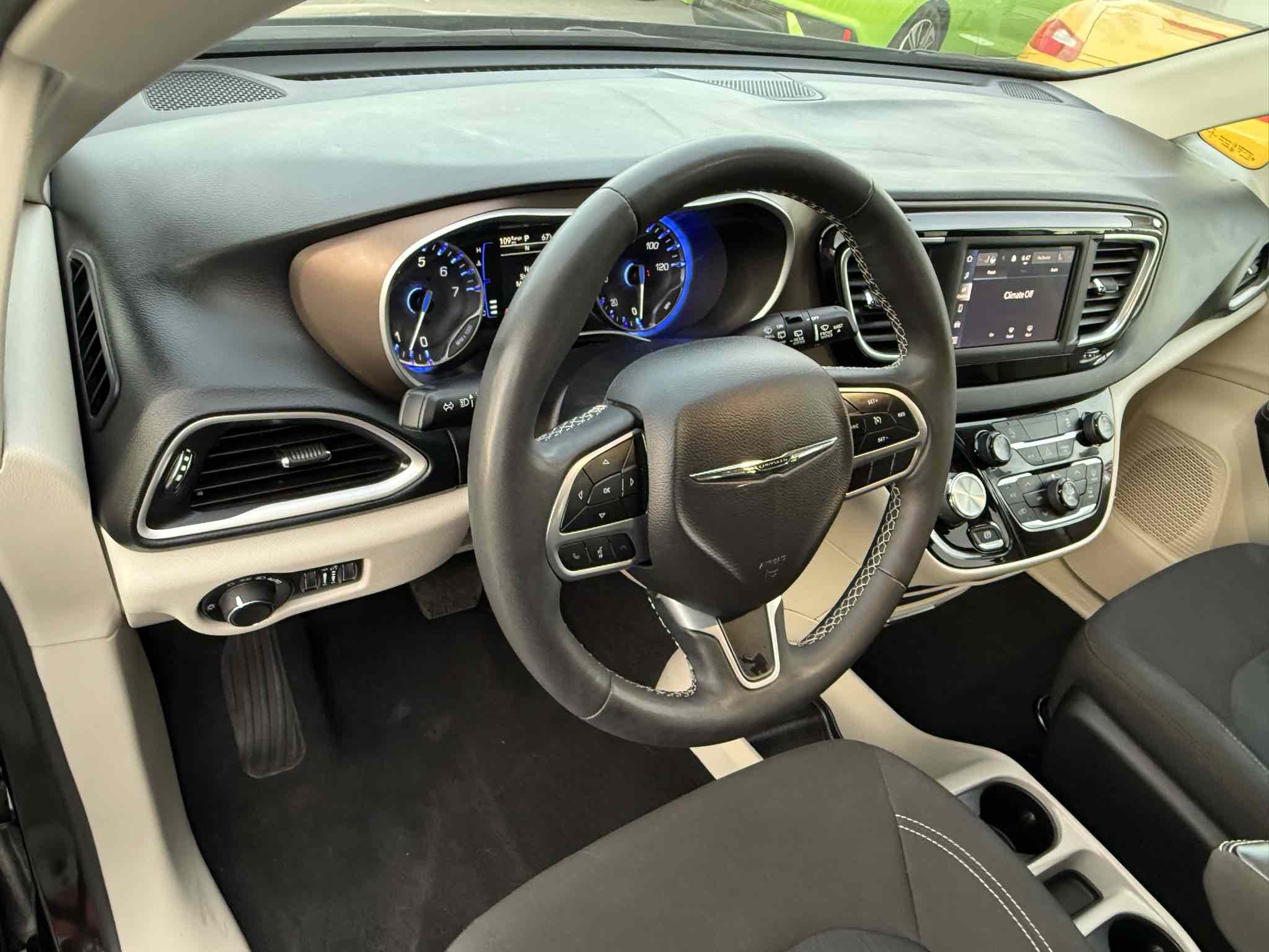 2023 Chrysler Voyager LX photo 46