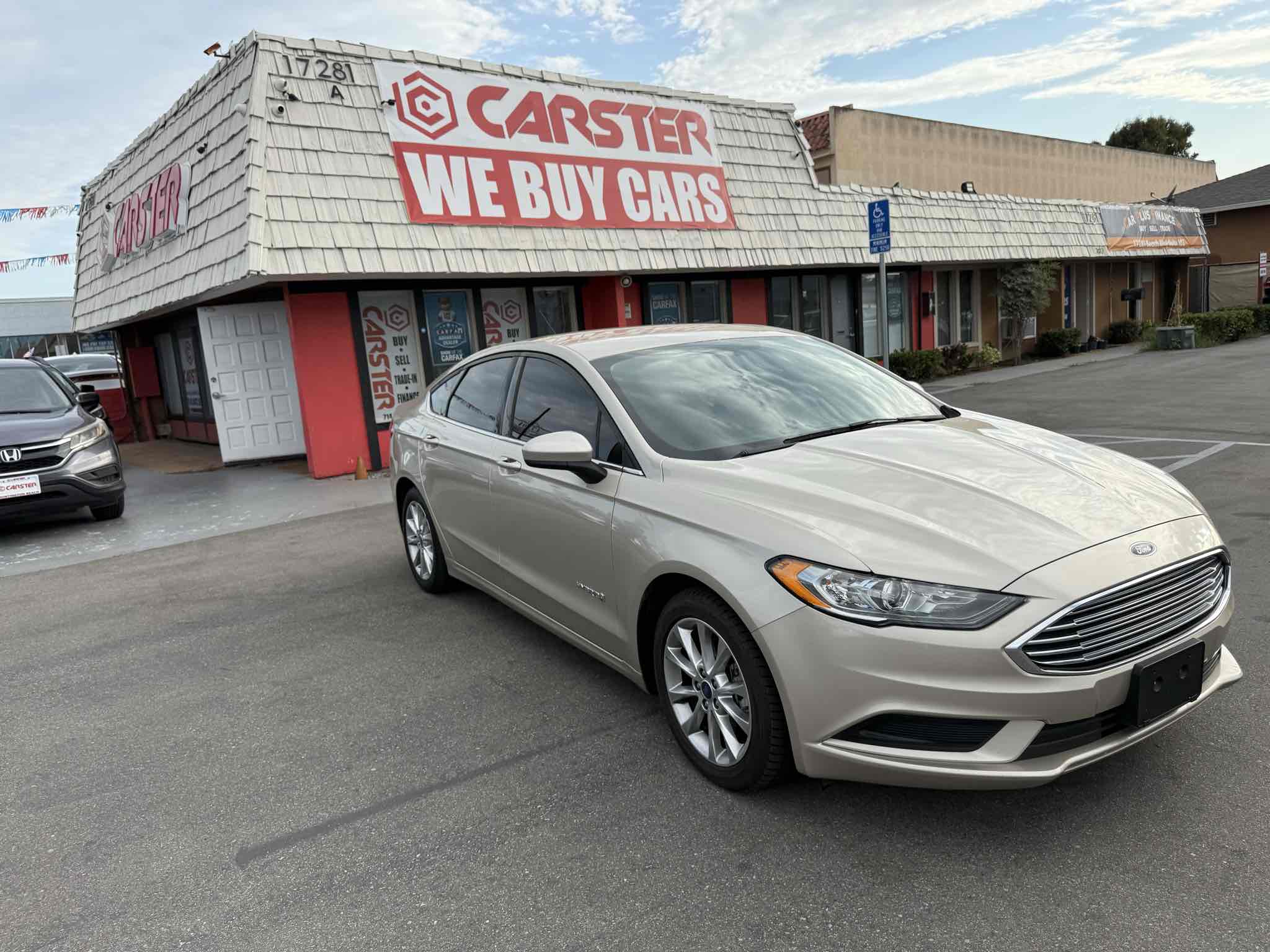 2017 Ford Fusion SE Hybrid photo 4