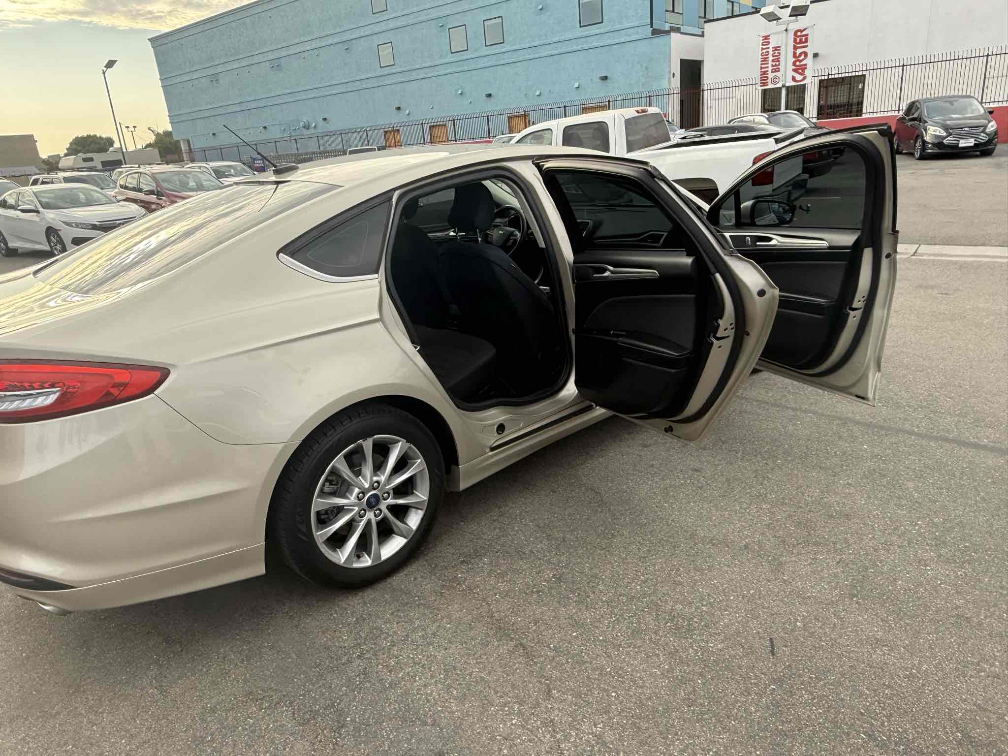 2017 Ford Fusion SE Hybrid photo 18