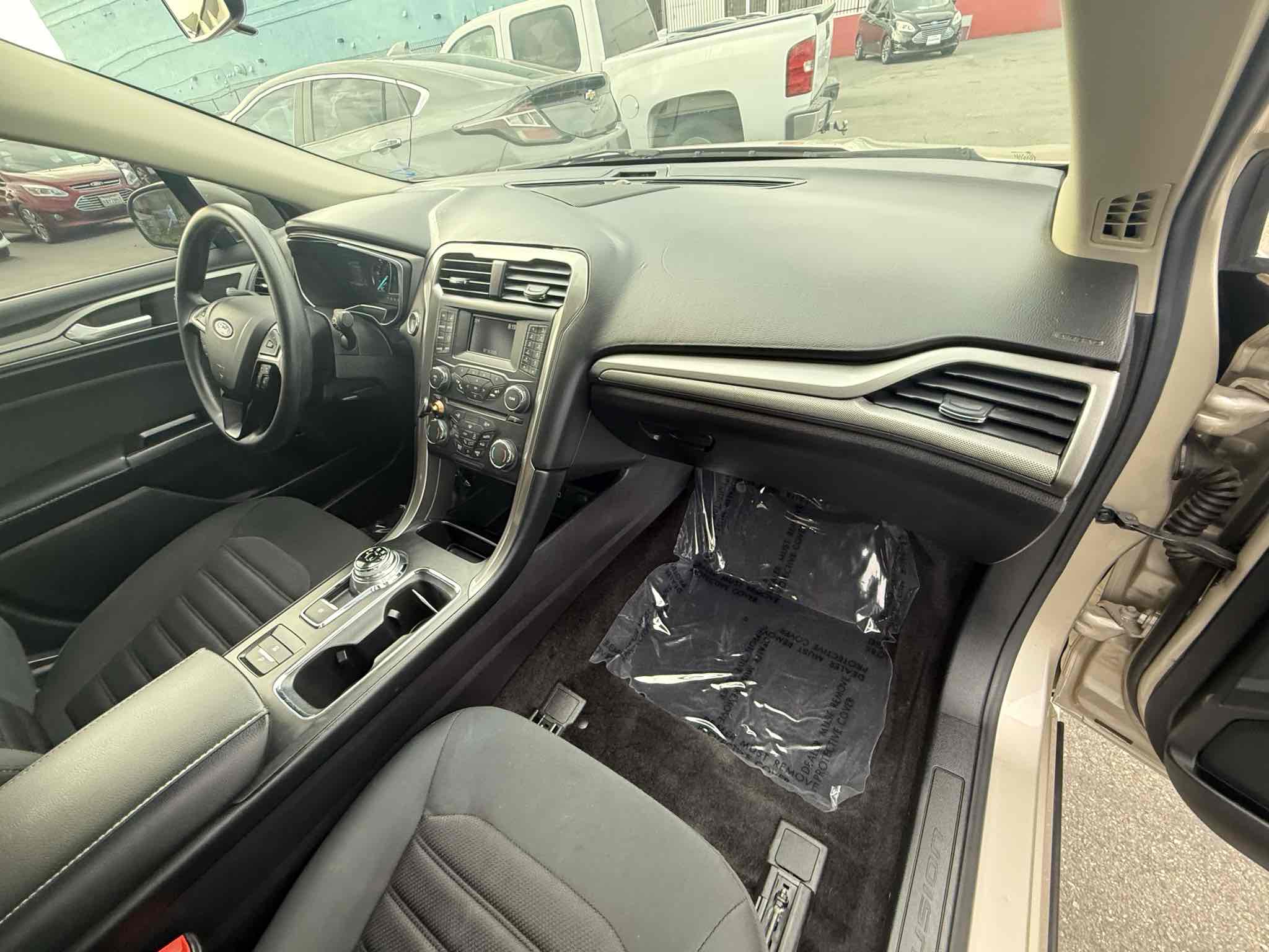 2017 Ford Fusion SE Hybrid photo 22