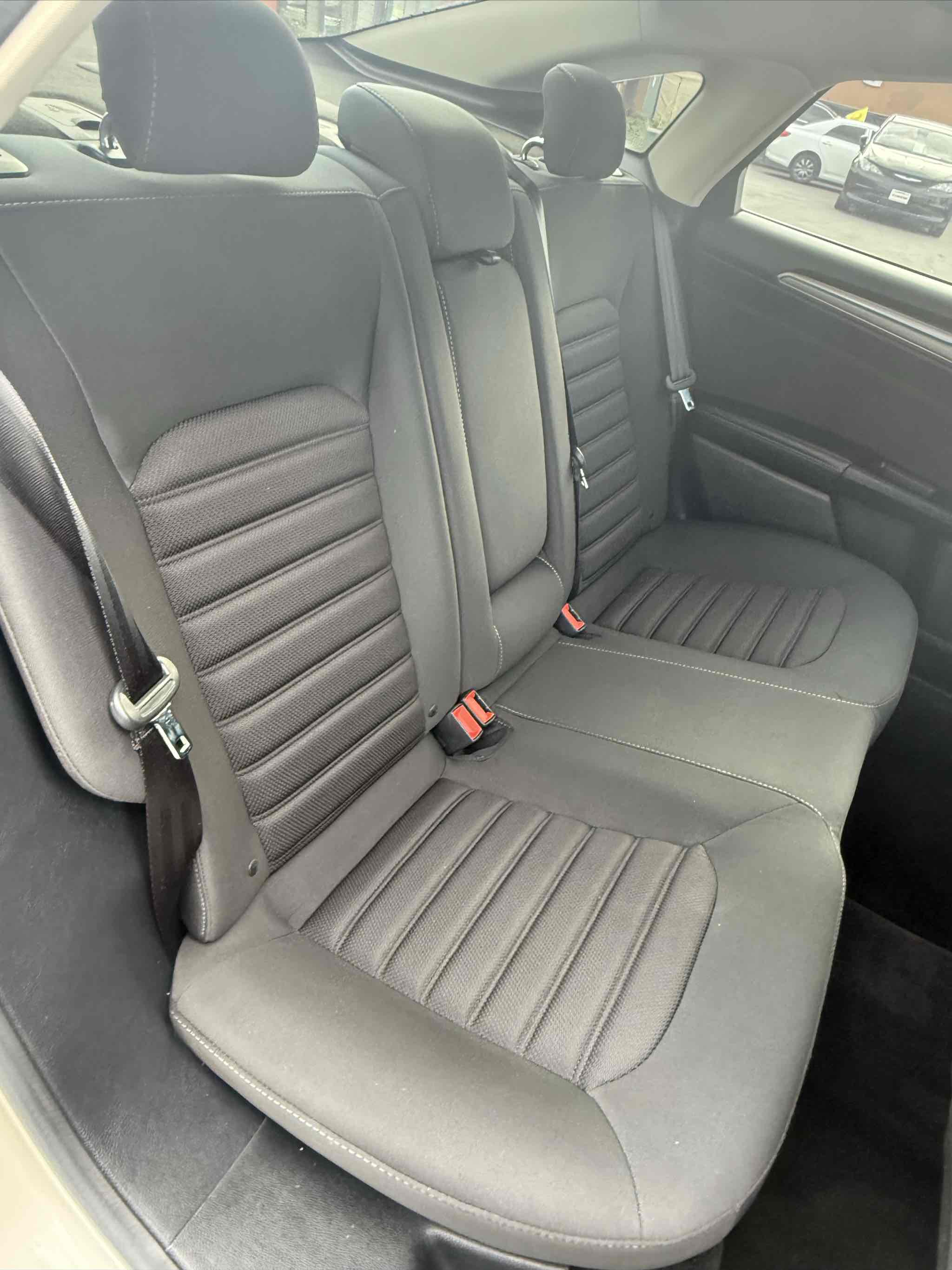 2017 Ford Fusion SE Hybrid photo 23
