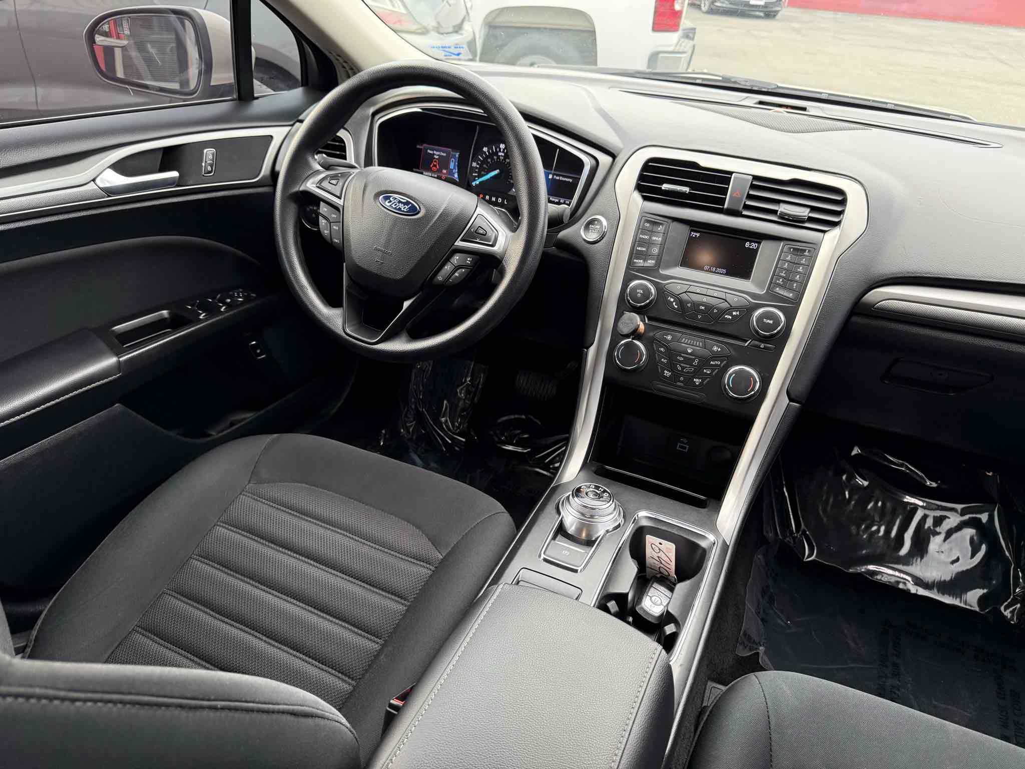 2017 Ford Fusion SE Hybrid photo 27