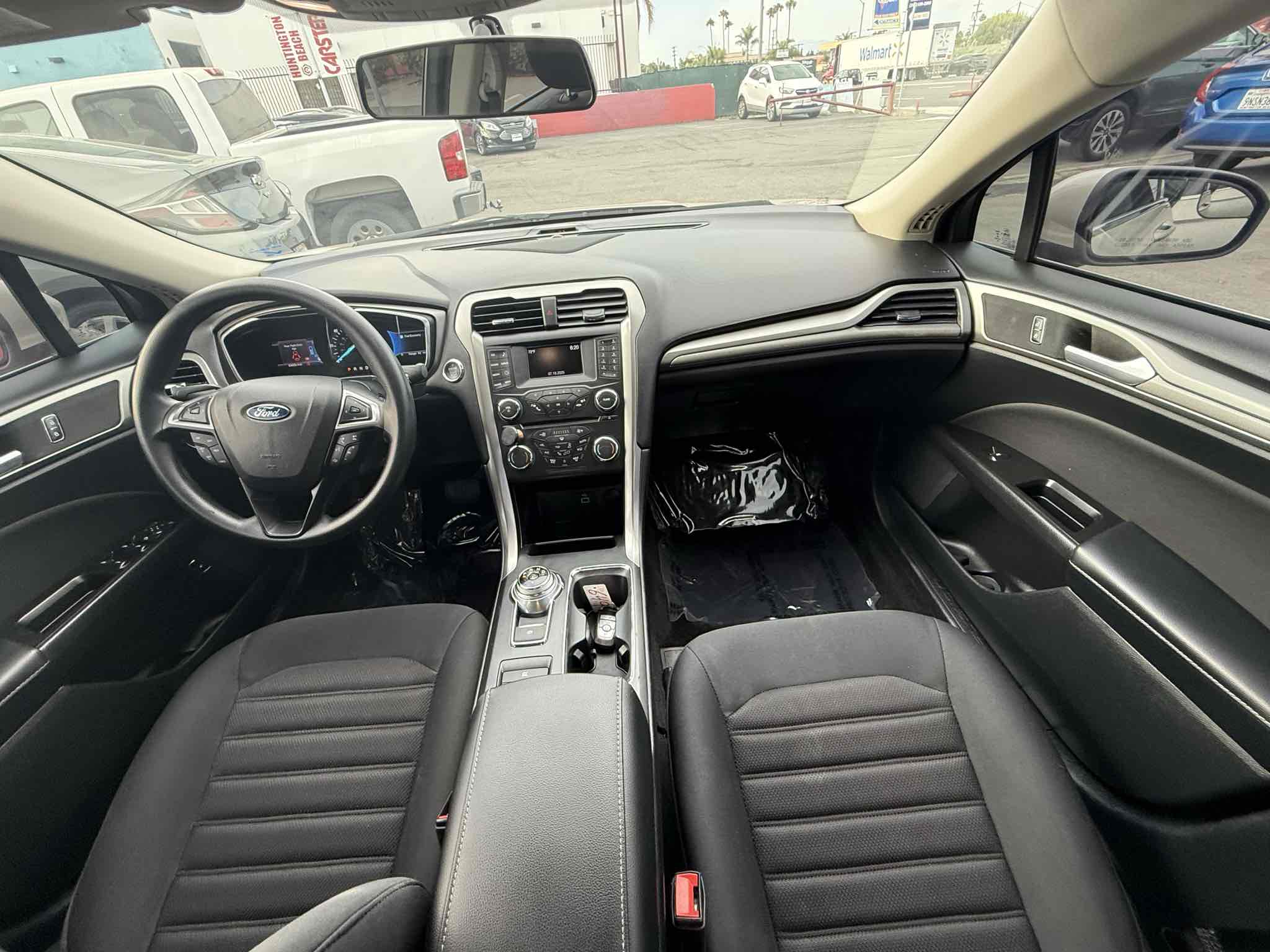 2017 Ford Fusion SE Hybrid photo 28