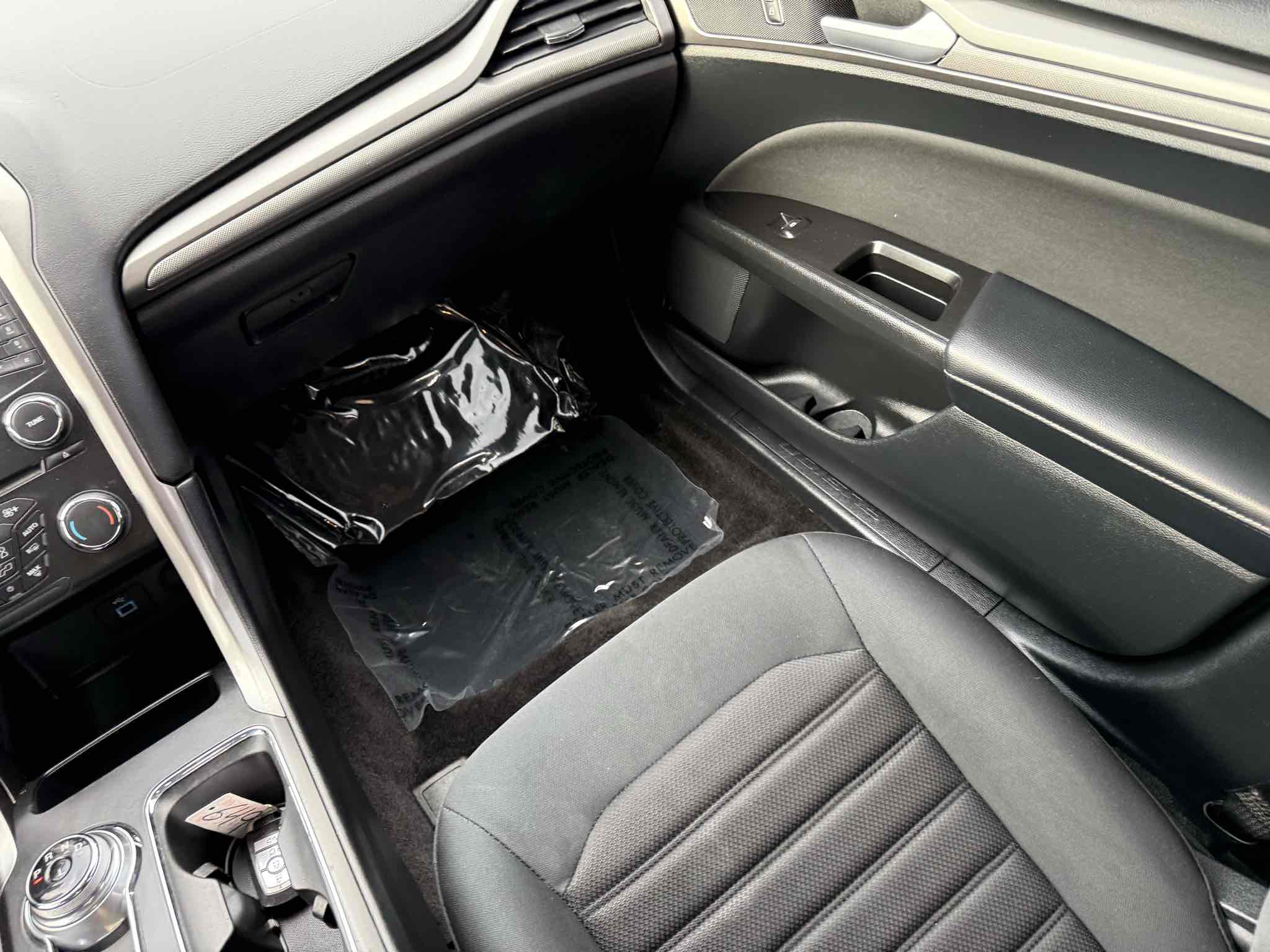 2017 Ford Fusion SE Hybrid photo 29