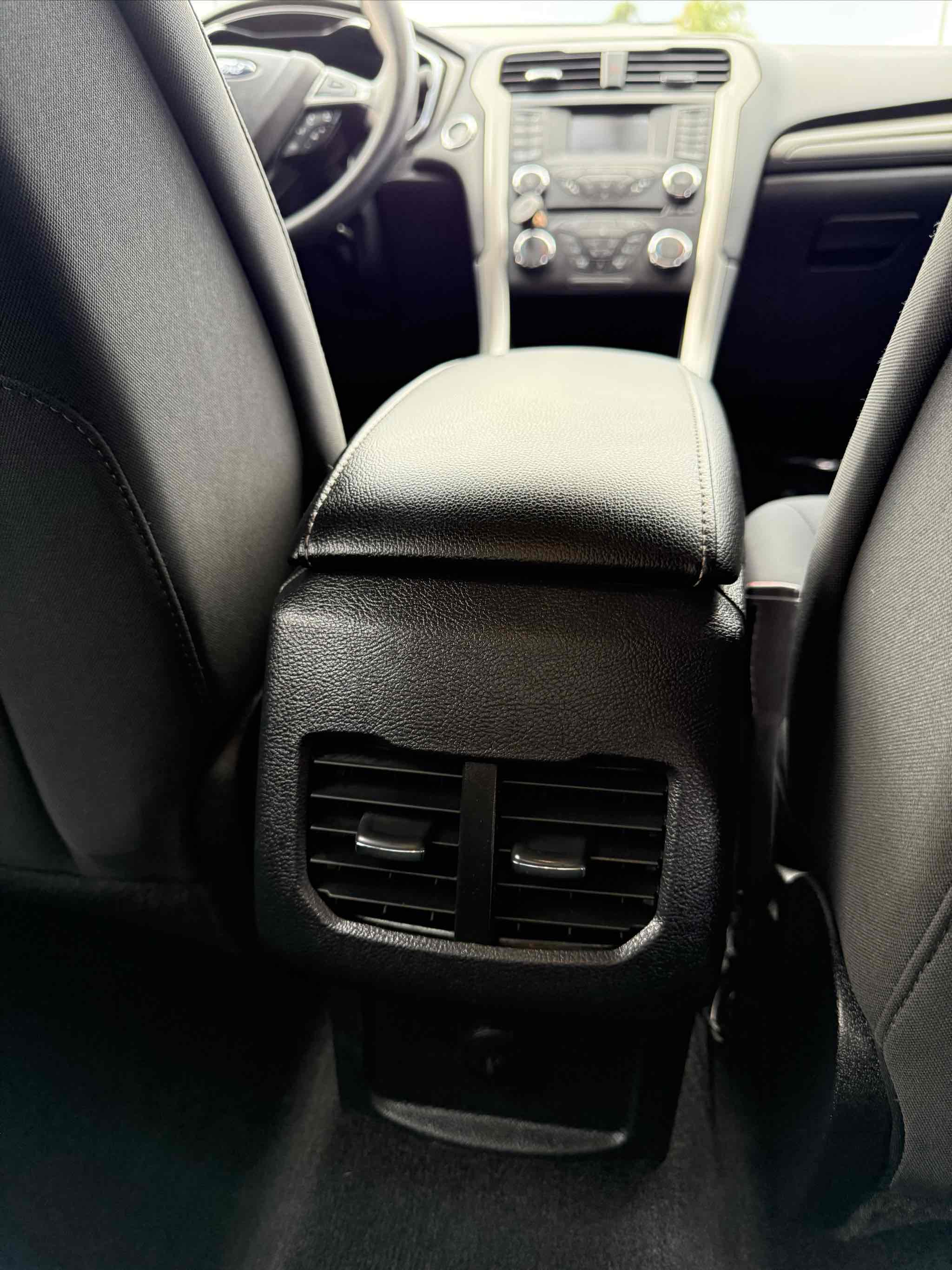2017 Ford Fusion SE Hybrid photo 30