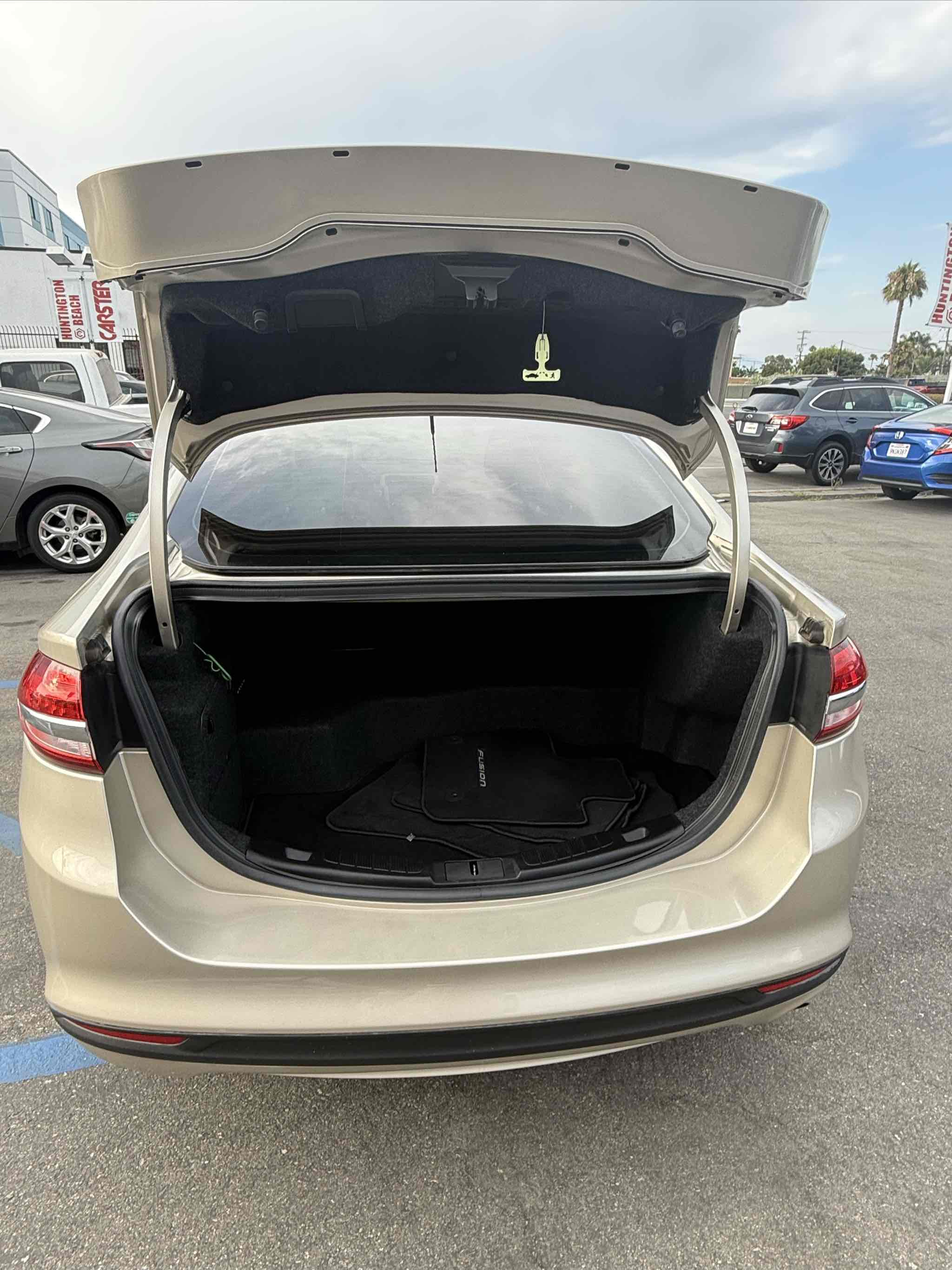 2017 Ford Fusion SE Hybrid photo 31