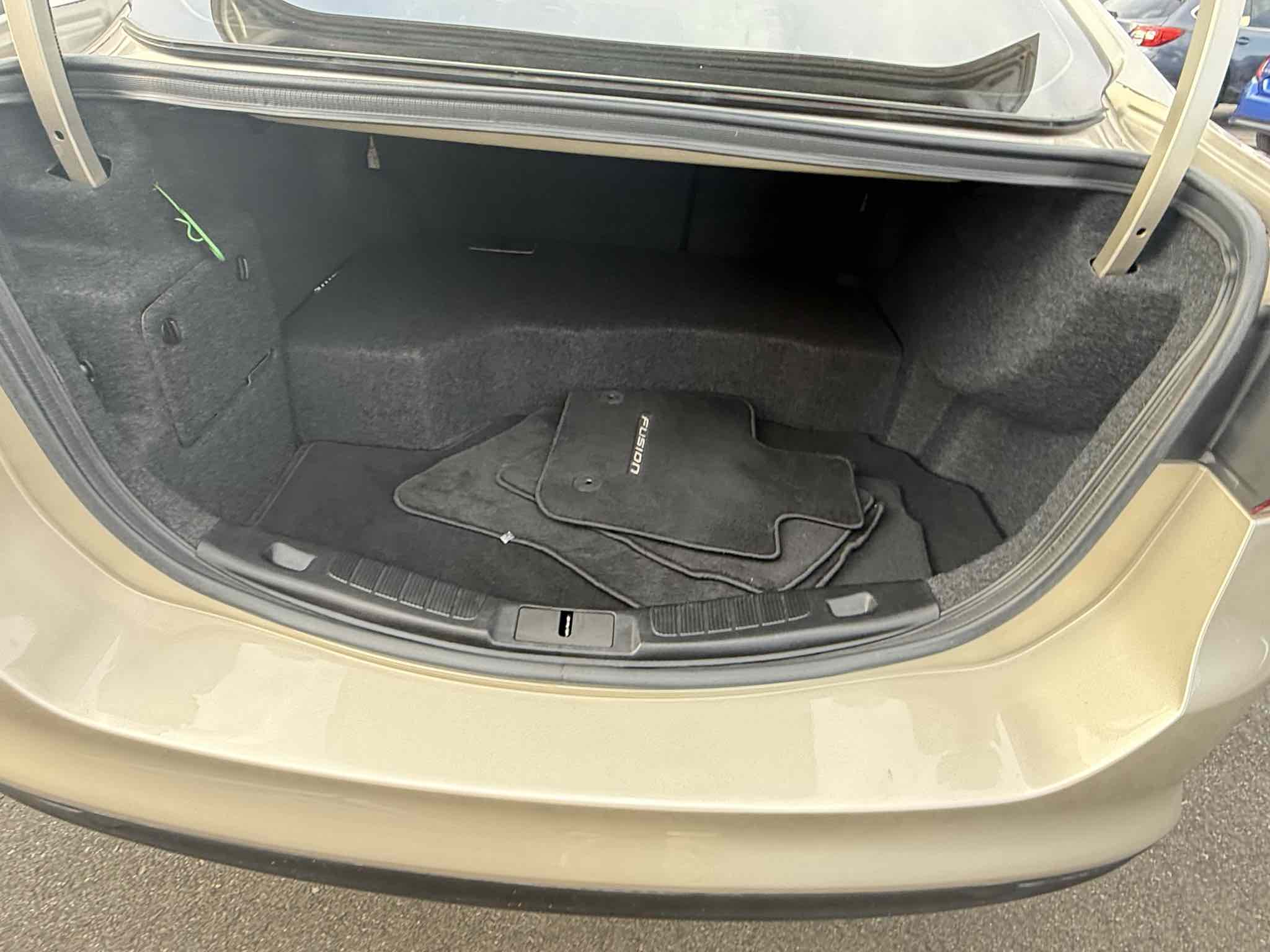 2017 Ford Fusion SE Hybrid photo 32