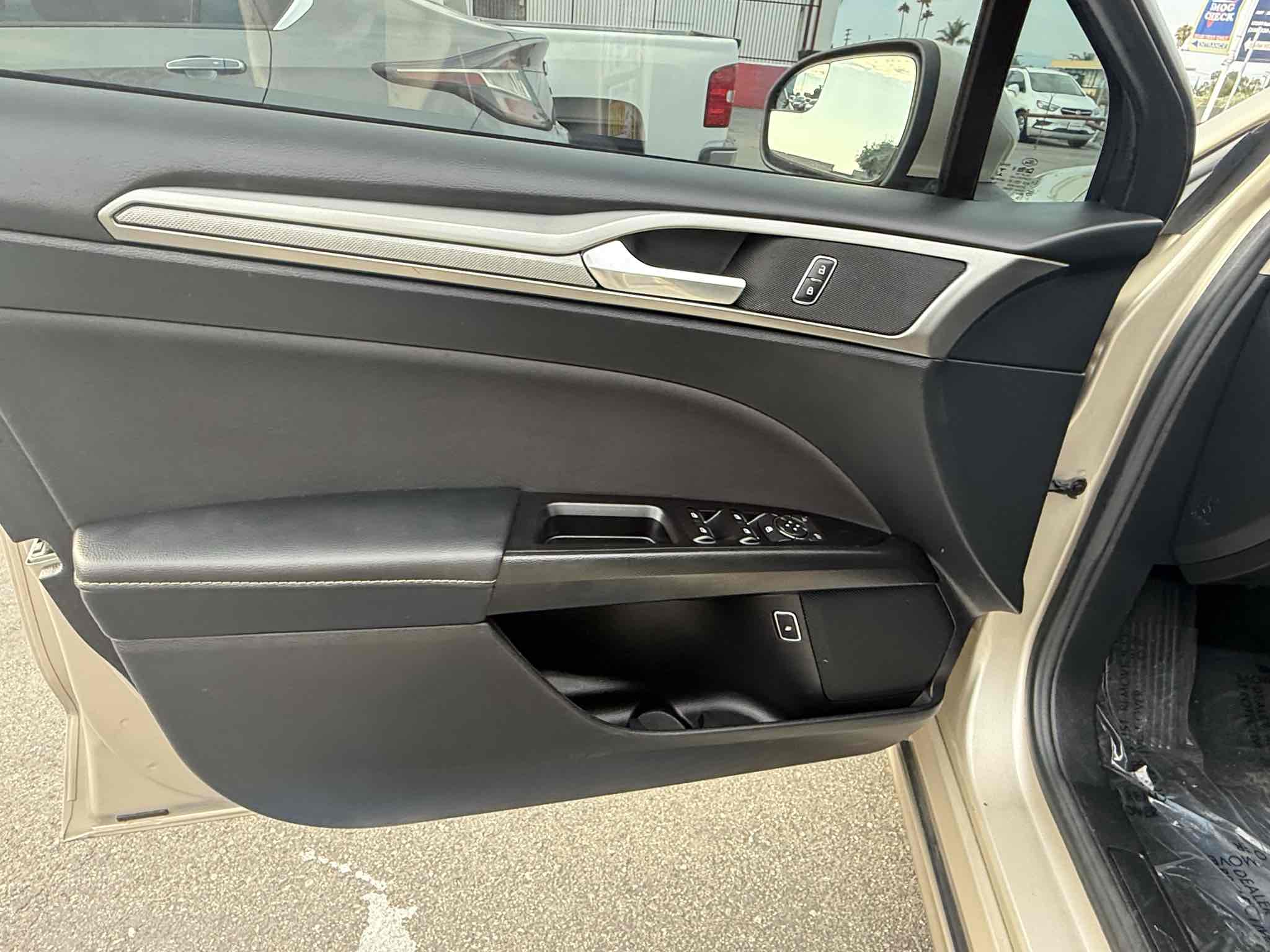 2017 Ford Fusion SE Hybrid photo 40