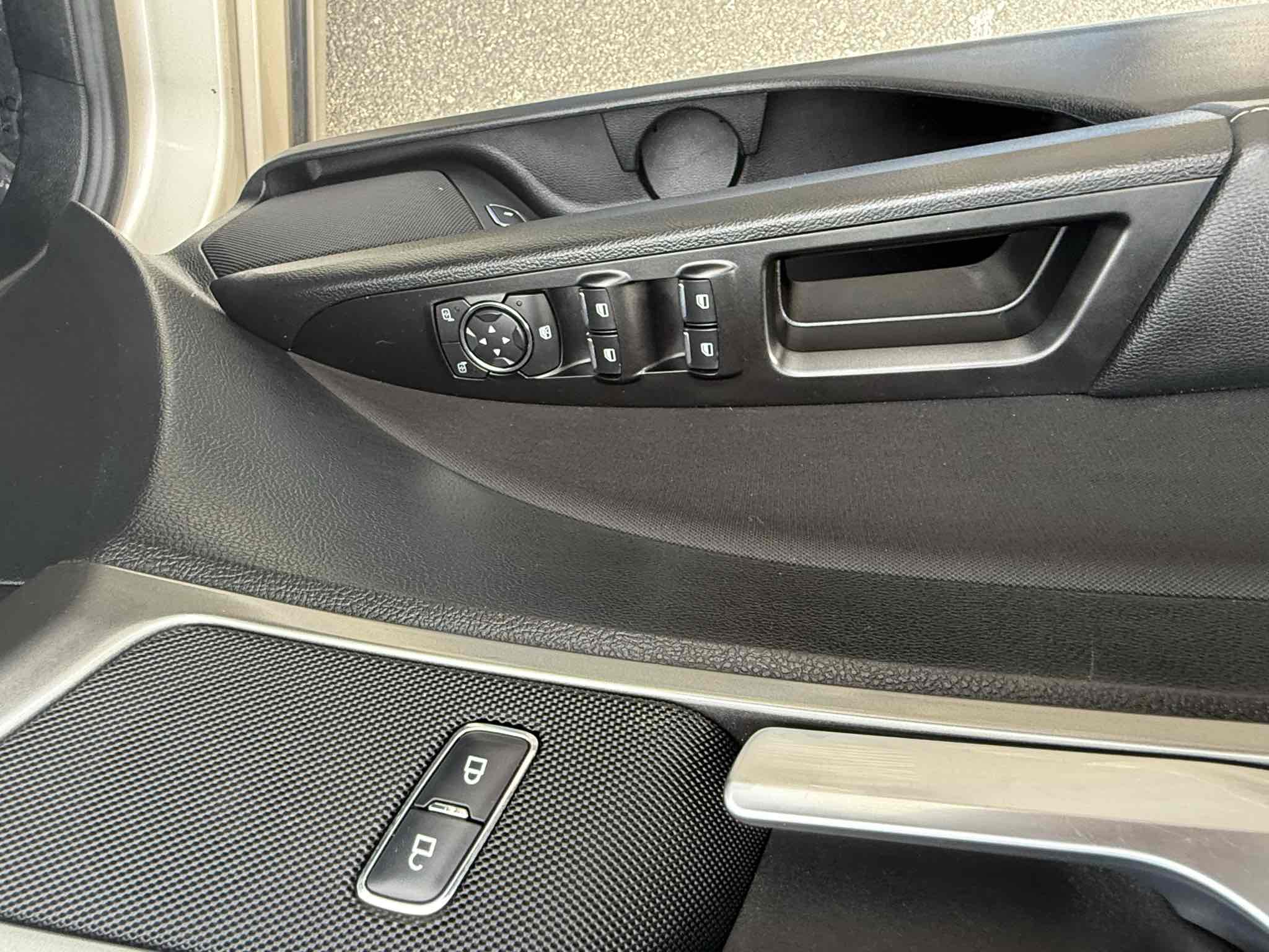 2017 Ford Fusion SE Hybrid photo 41