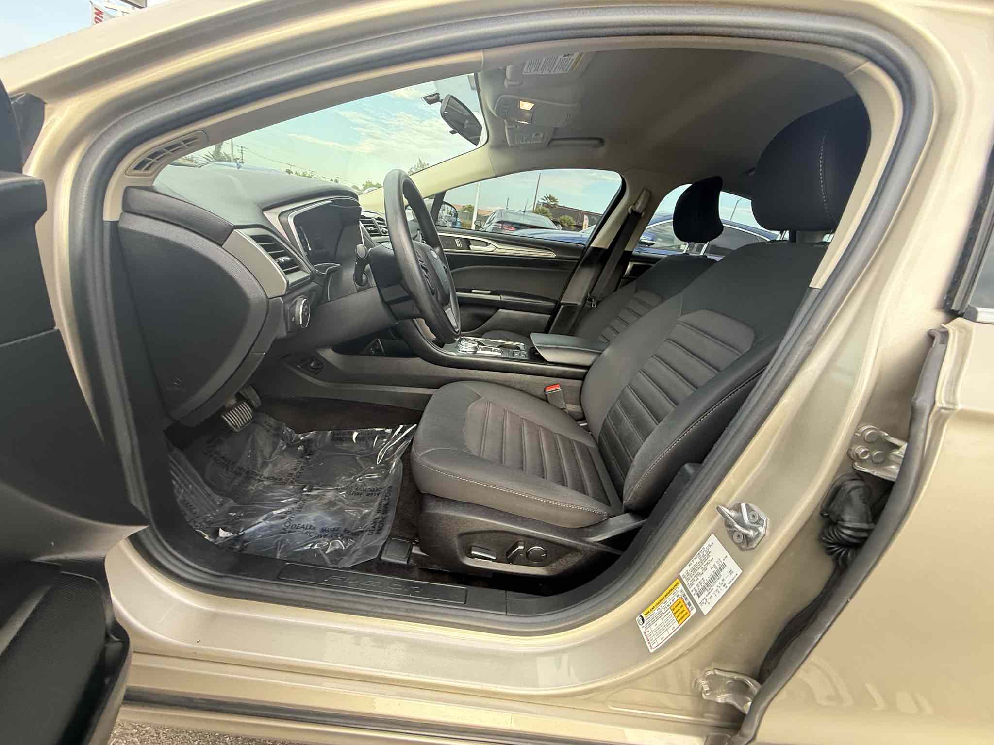 2017 Ford Fusion SE Hybrid photo 42