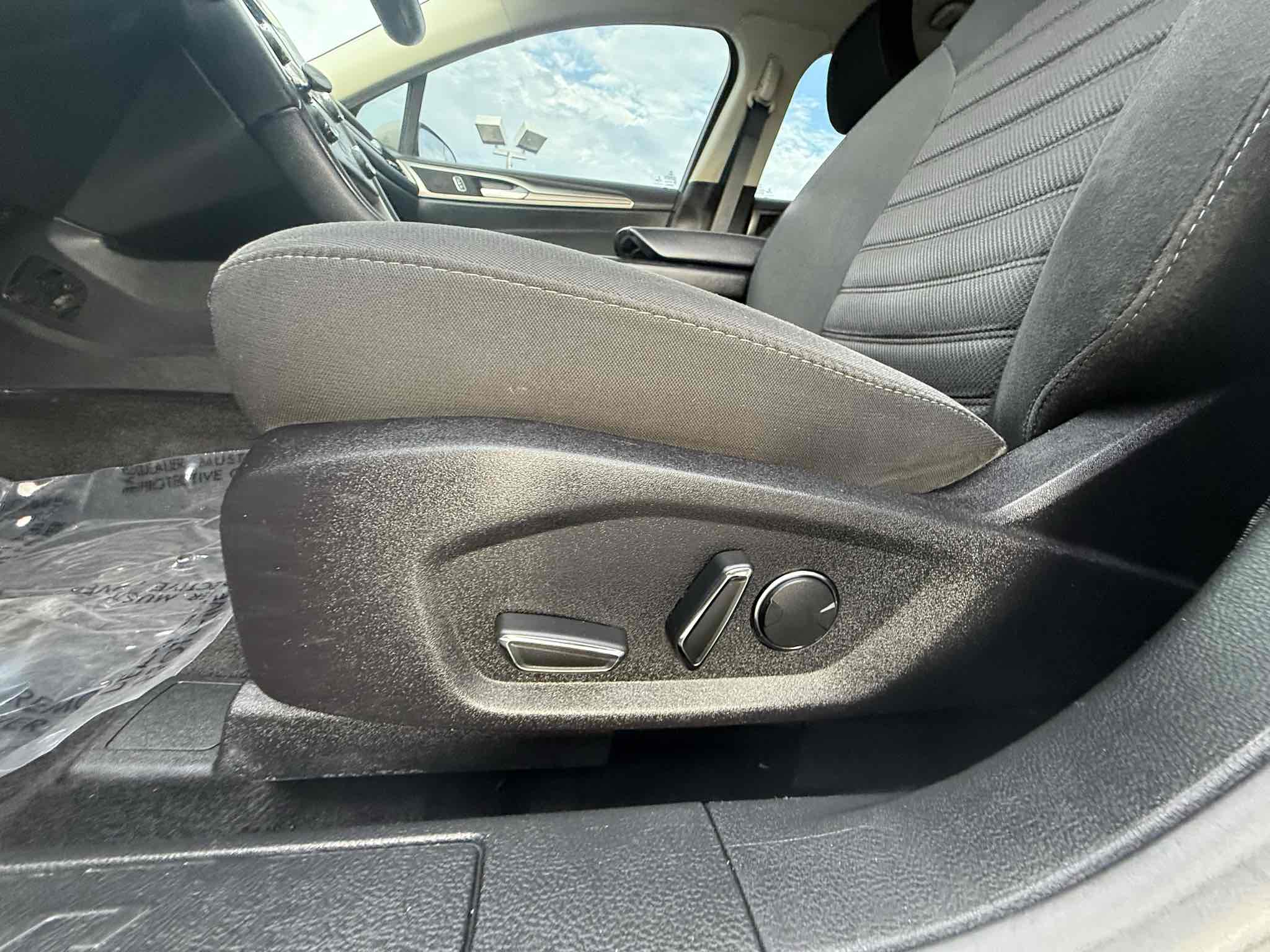 2017 Ford Fusion SE Hybrid photo 44