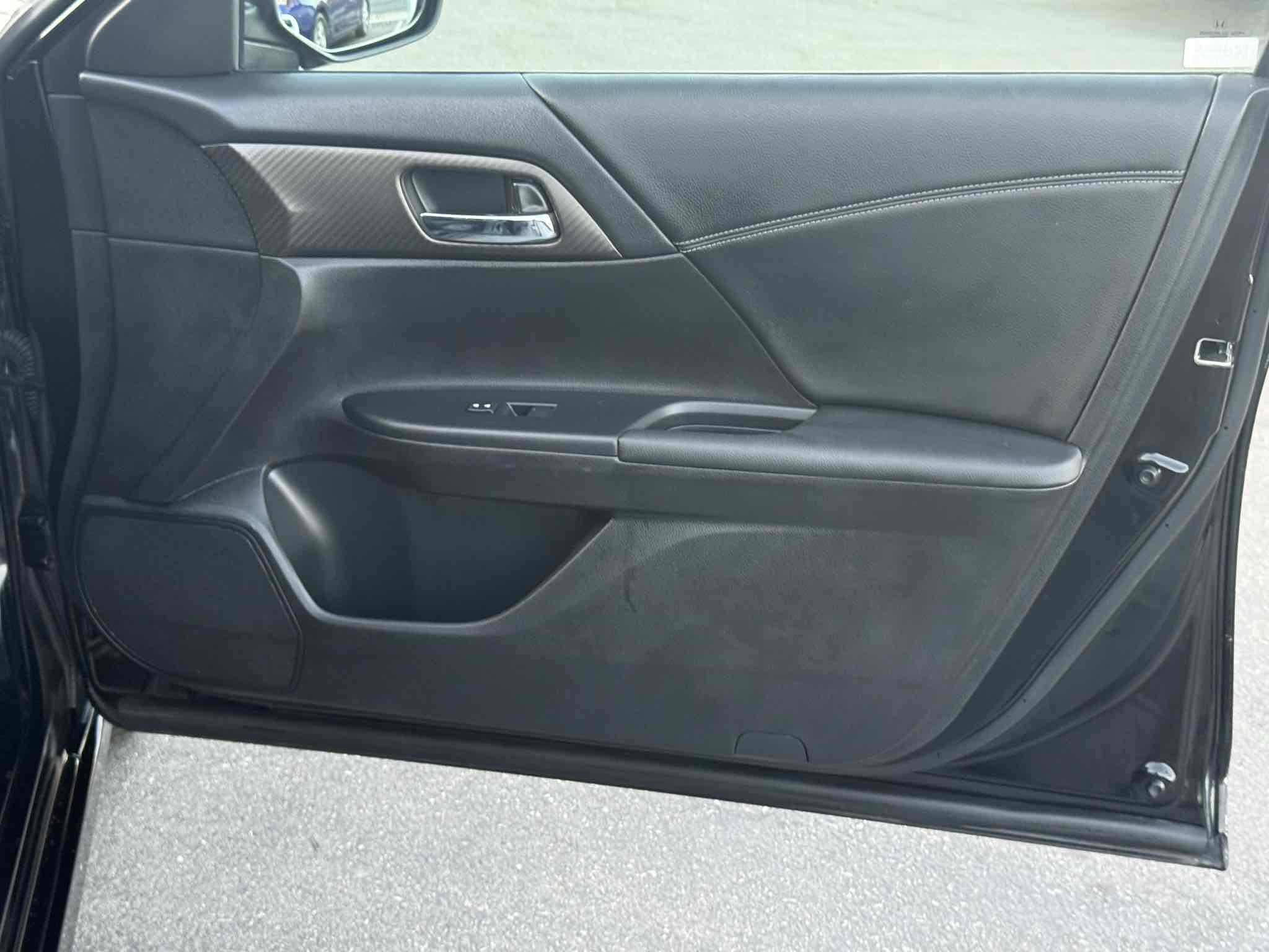 2017 Honda Accord Sport photo 31