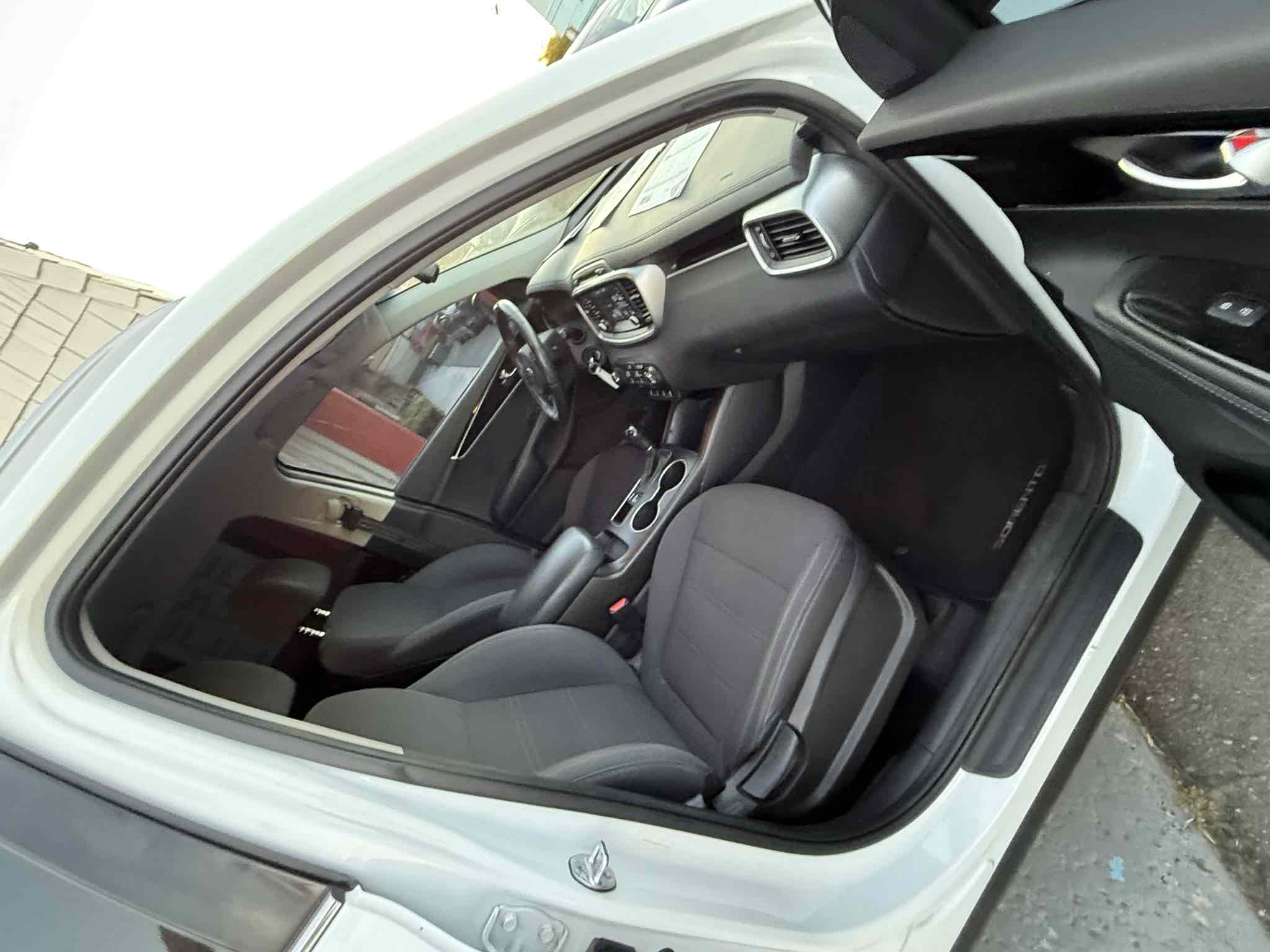 2017 Kia Sorento LX photo 26