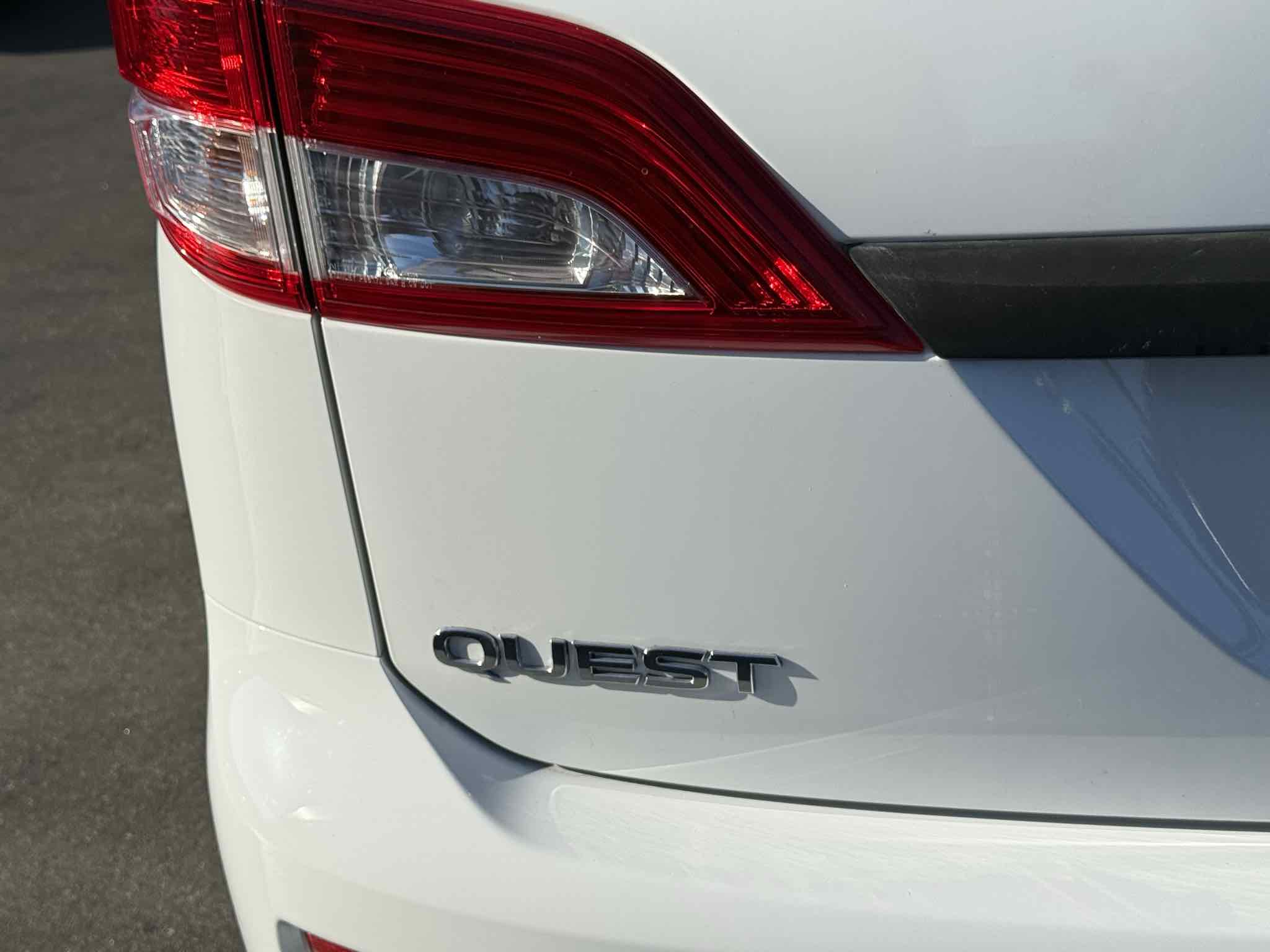 2014 Nissan Quest S photo 16