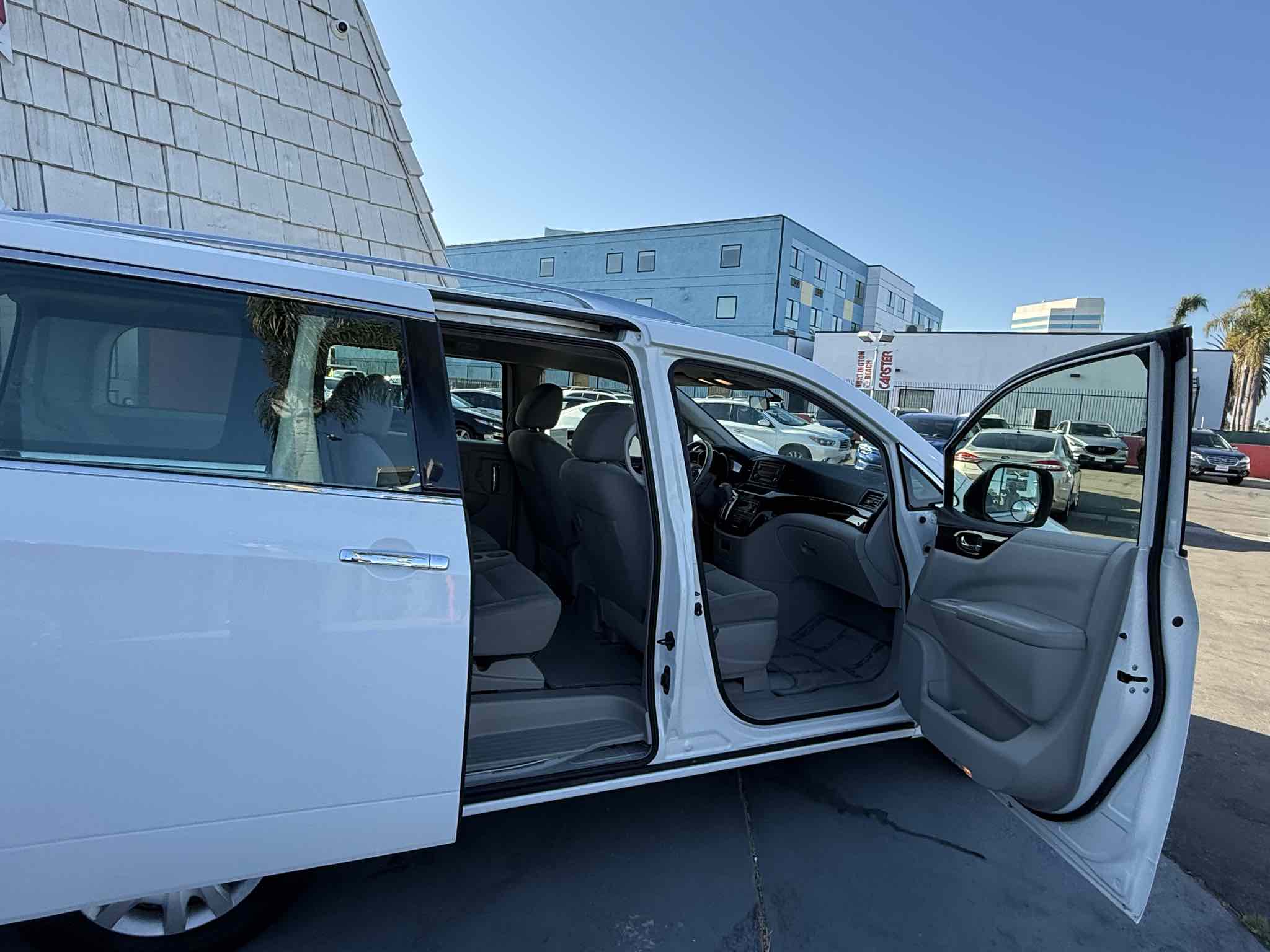 2014 Nissan Quest S photo 22