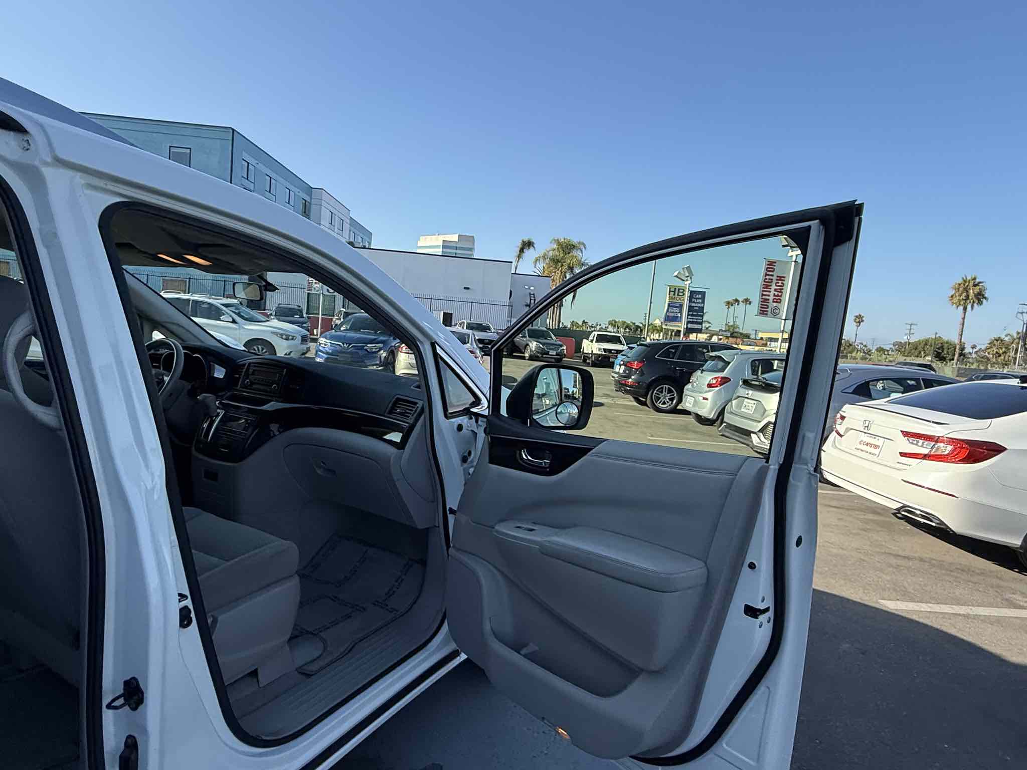 2014 Nissan Quest S photo 23