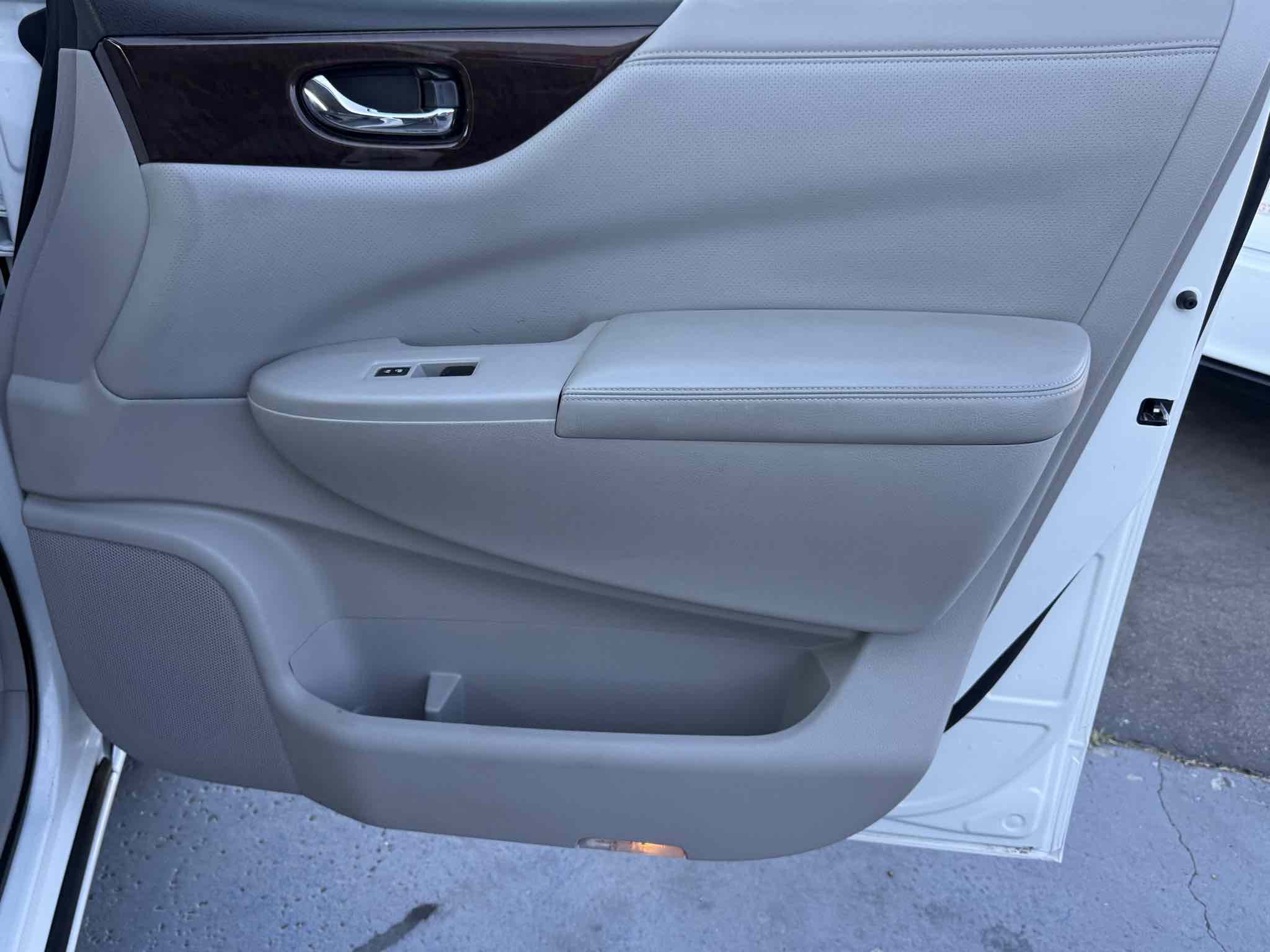 2014 Nissan Quest S photo 24