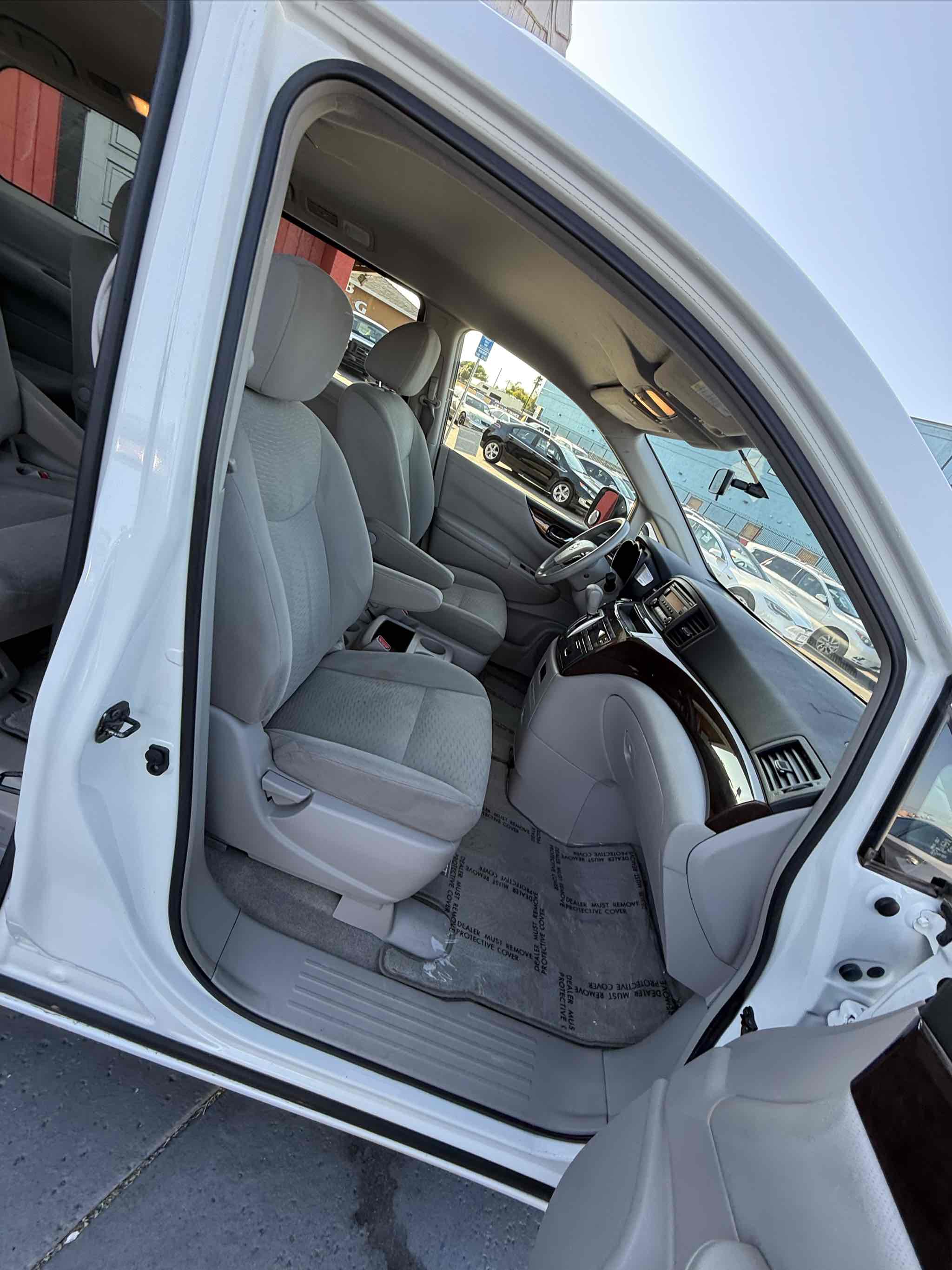 2014 Nissan Quest S photo 25
