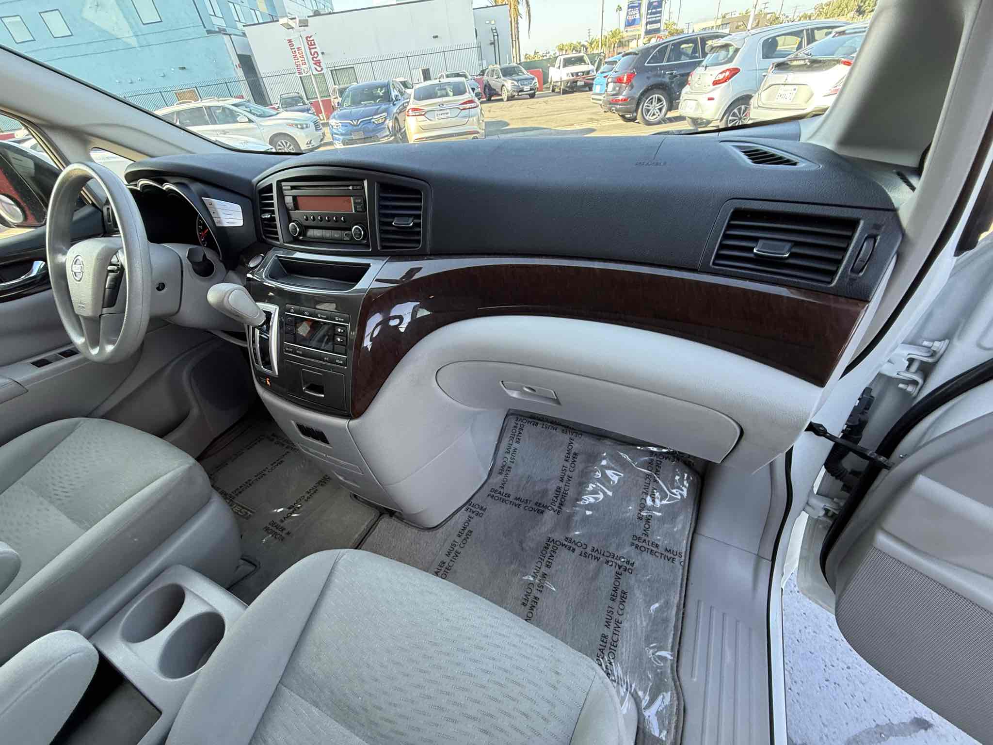 2014 Nissan Quest S photo 27