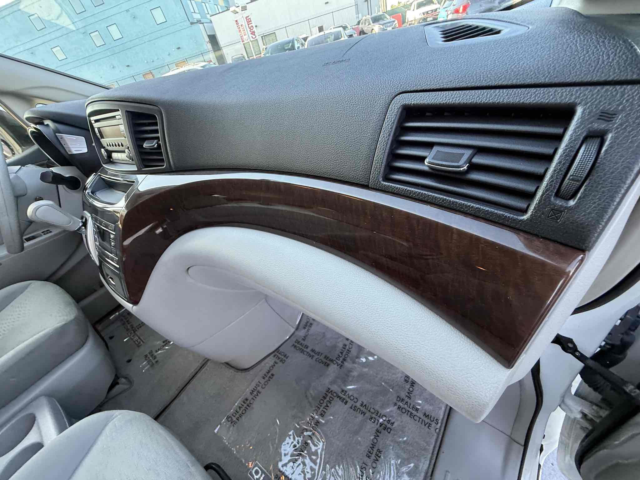 2014 Nissan Quest S photo 28